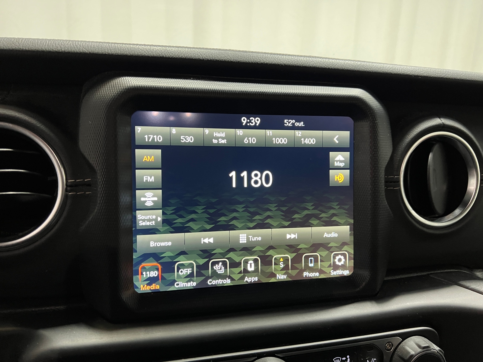 Thumbnail: 2021 Jeep Wrangler - 3