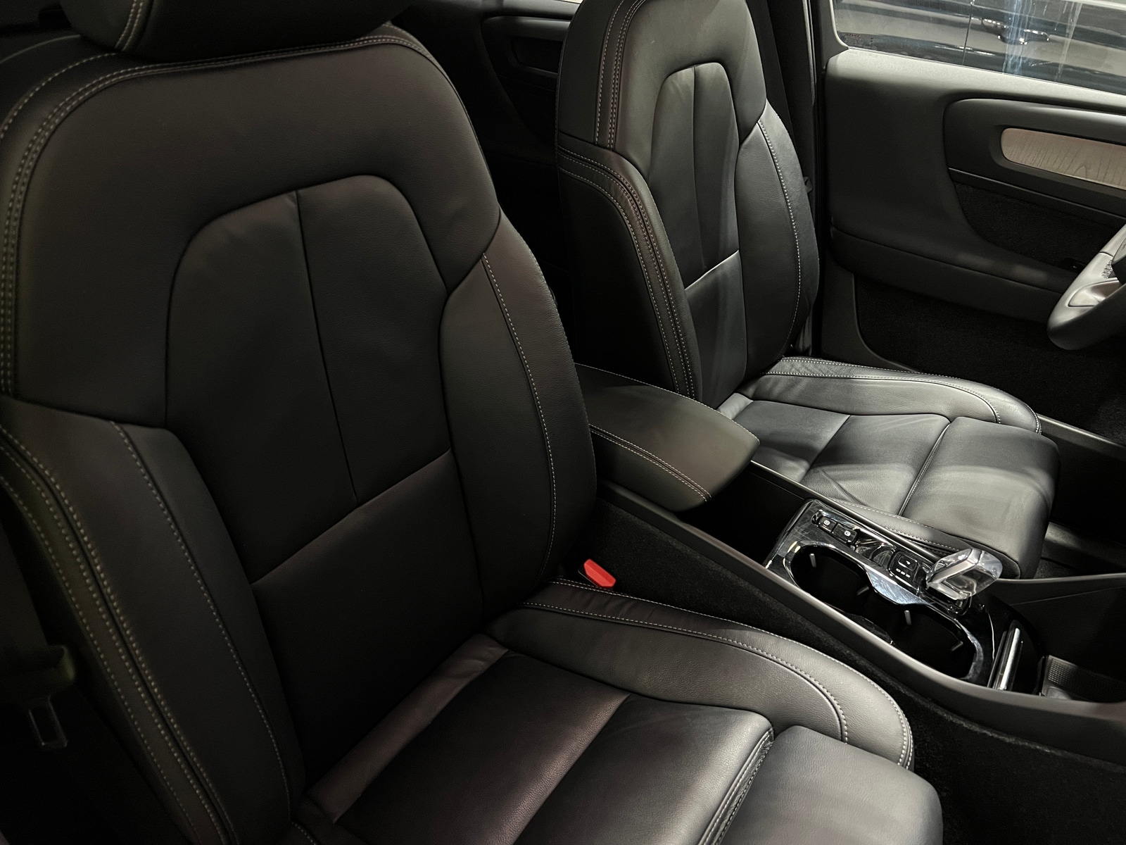 Thumbnail: 2024 Volvo XC40 - 2