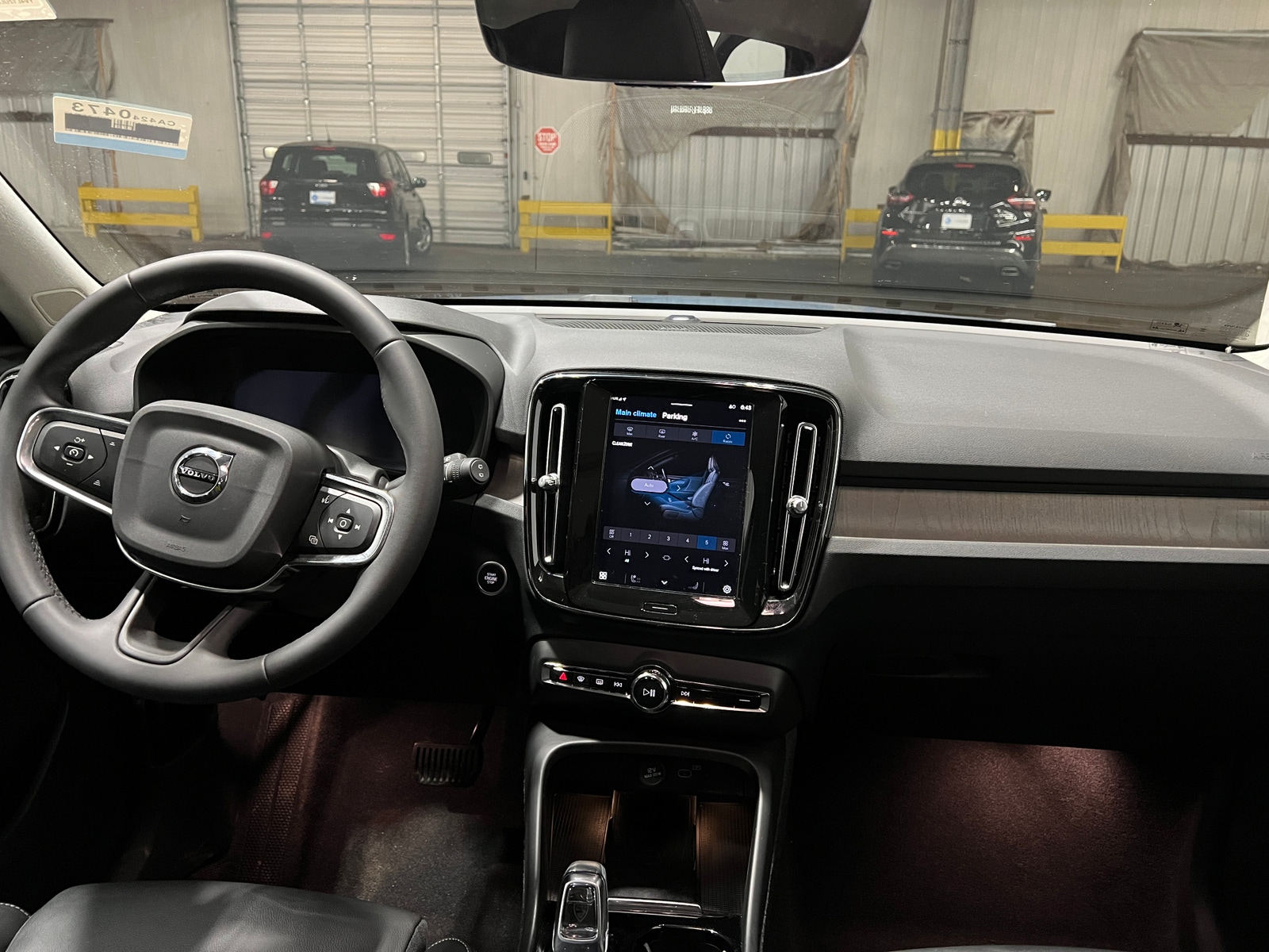 Thumbnail: 2024 Volvo XC40 - 3