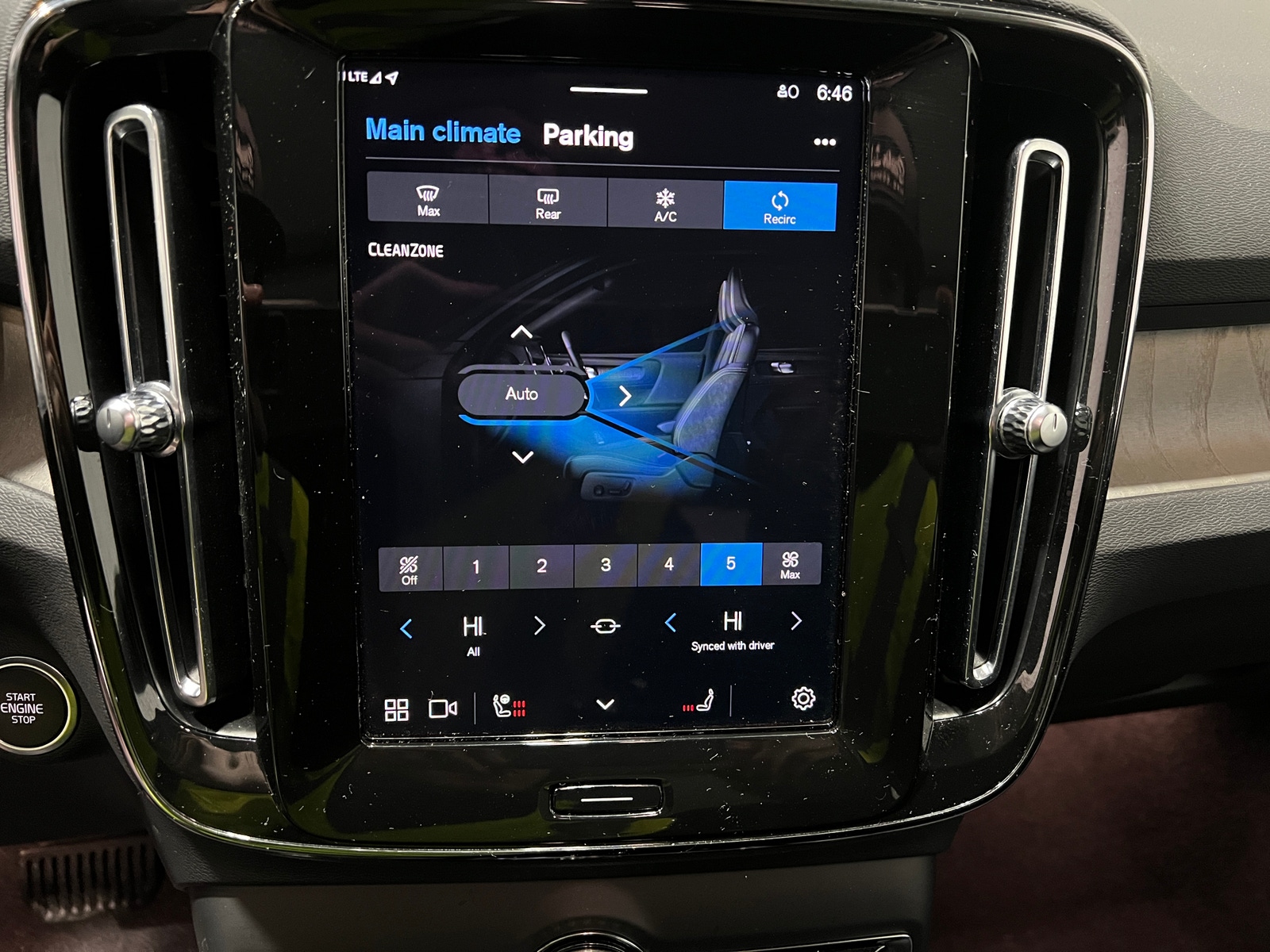 Thumbnail: 2024 Volvo XC40 - 4