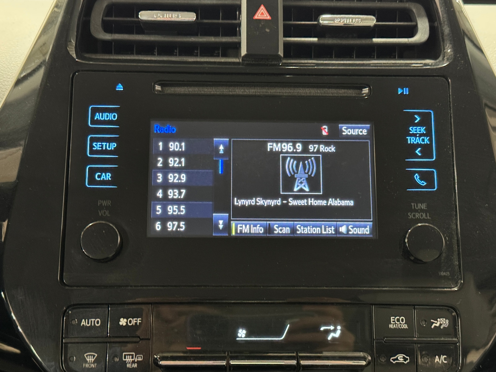 Thumbnail: 2019 Toyota Prius - 3