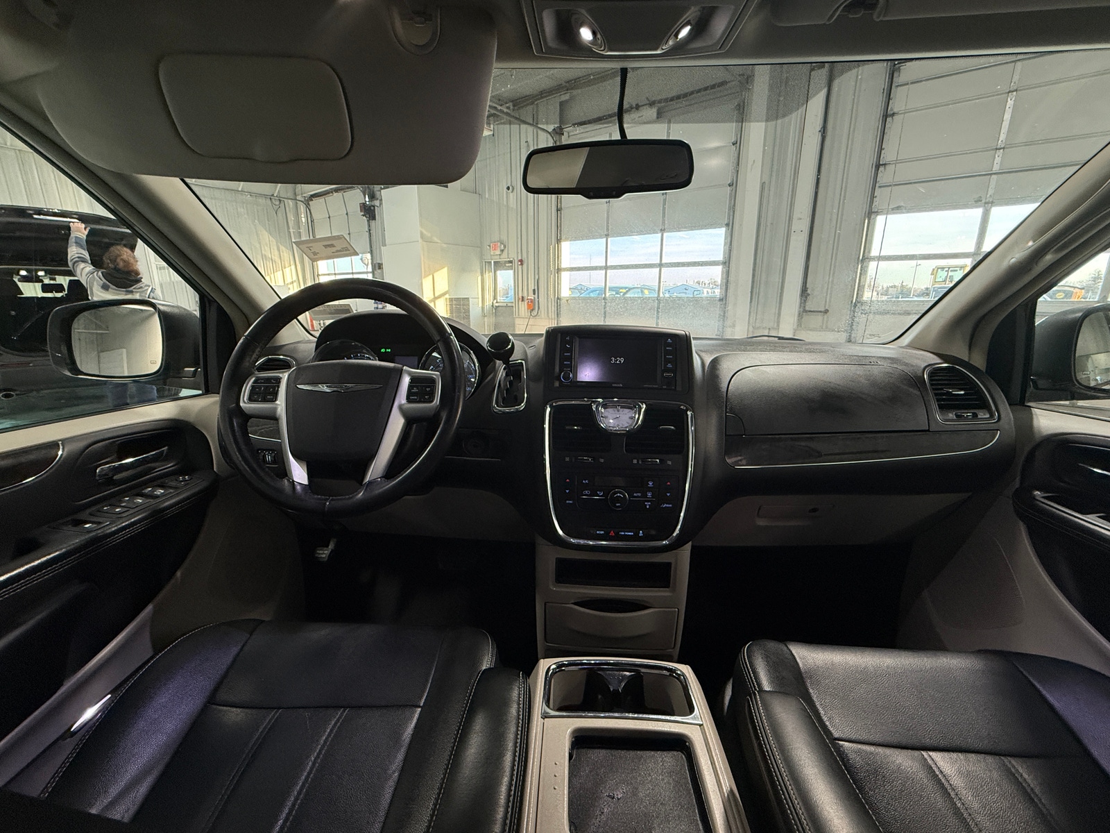 Thumbnail: 2016 Chrysler Town & Country - 2