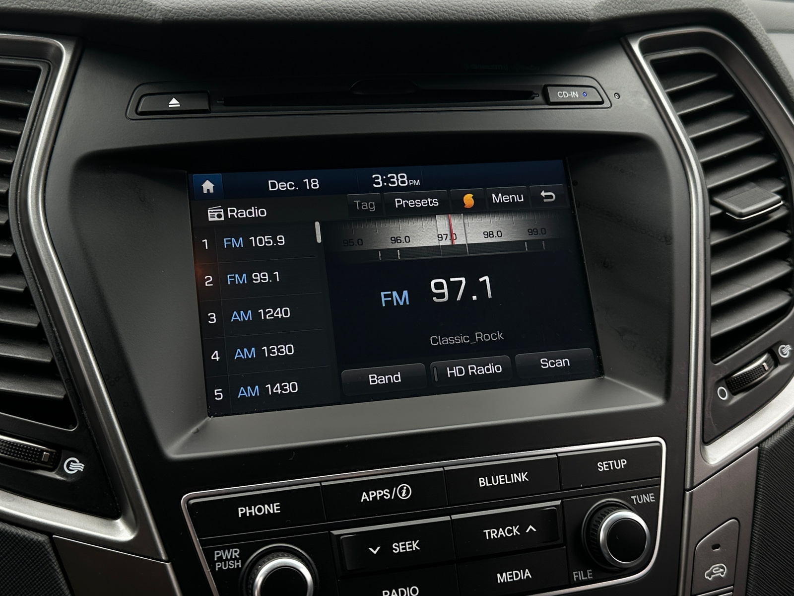 Thumbnail: 2017 Hyundai Santa Fe - 3