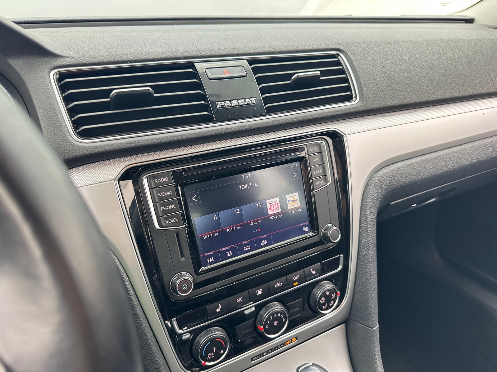 Thumbnail: 2019 Volkswagen Passat - 3