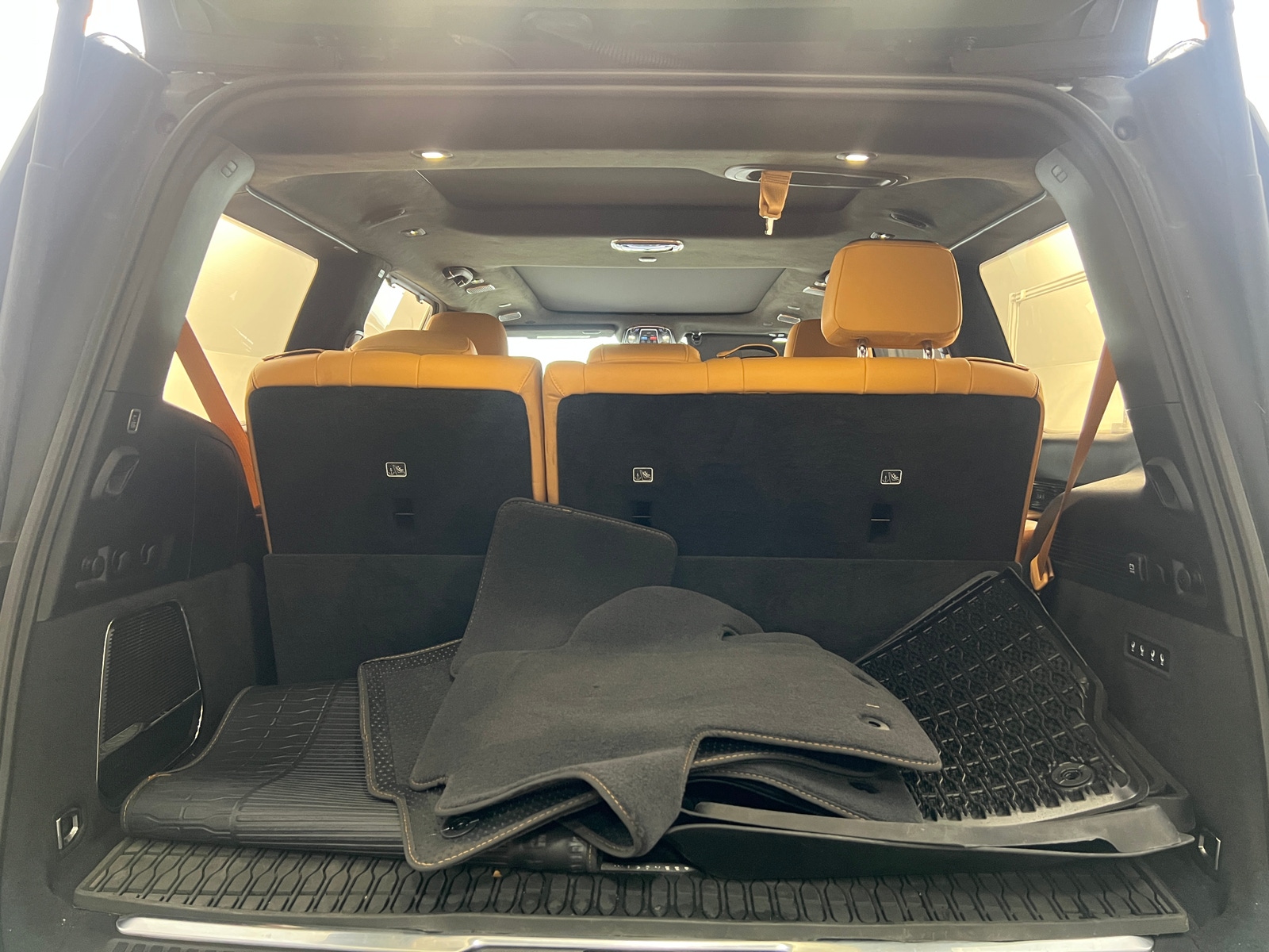 Thumbnail: 2022 Jeep Grand Wagoneer - 6