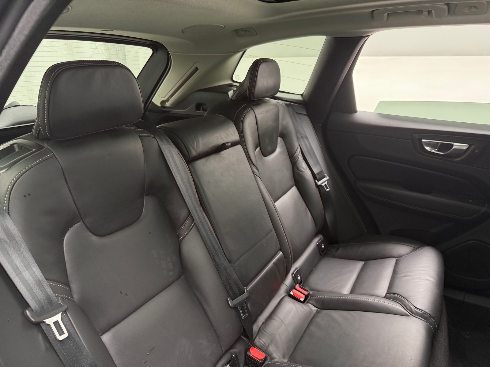 Thumbnail: 2022 Volvo XC60 - 5