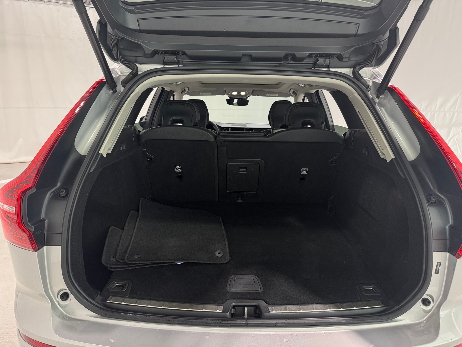 Thumbnail: 2023 Volvo XC60 - 6