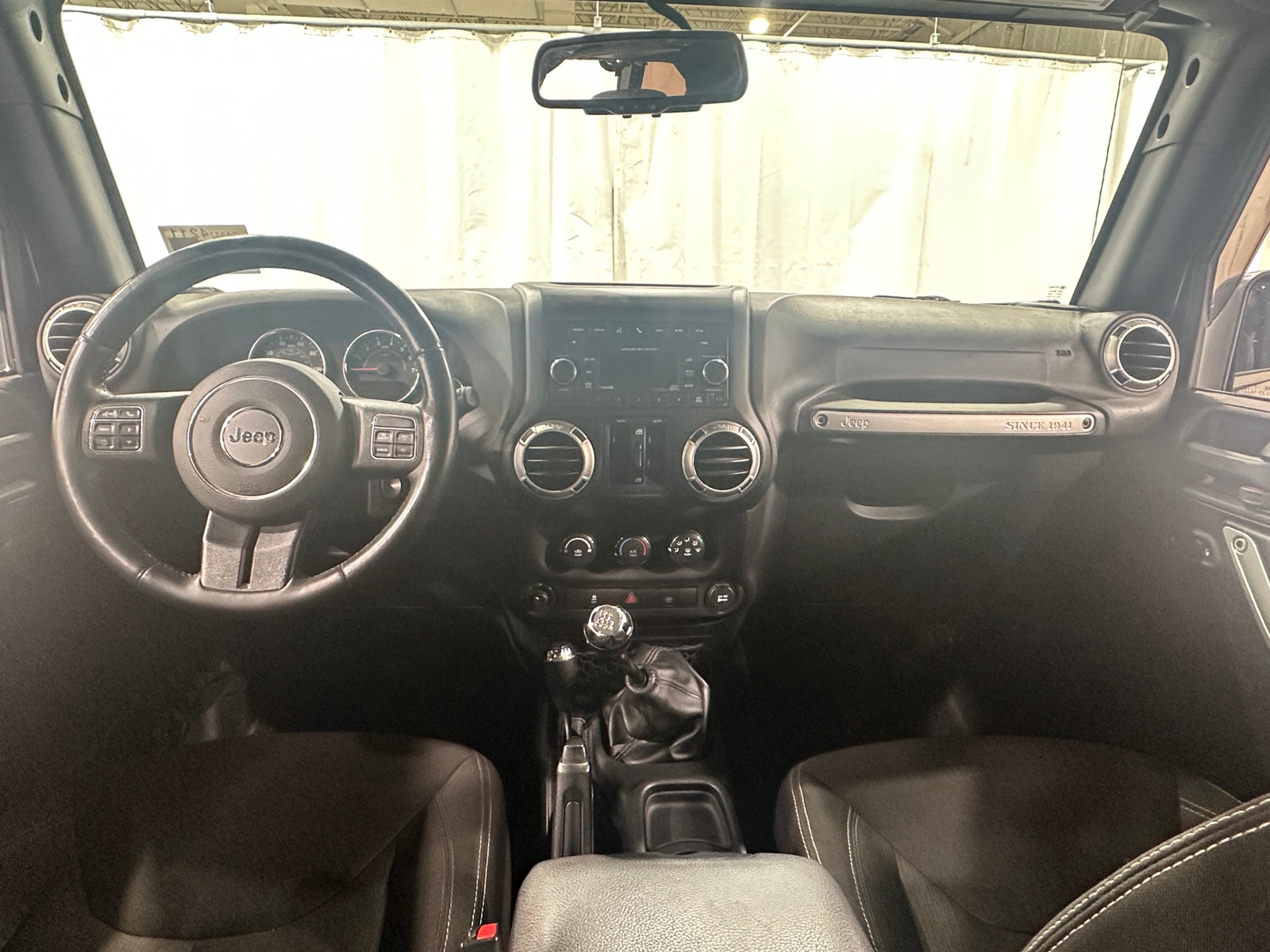 Thumbnail: 2015 Jeep Wrangler - 3