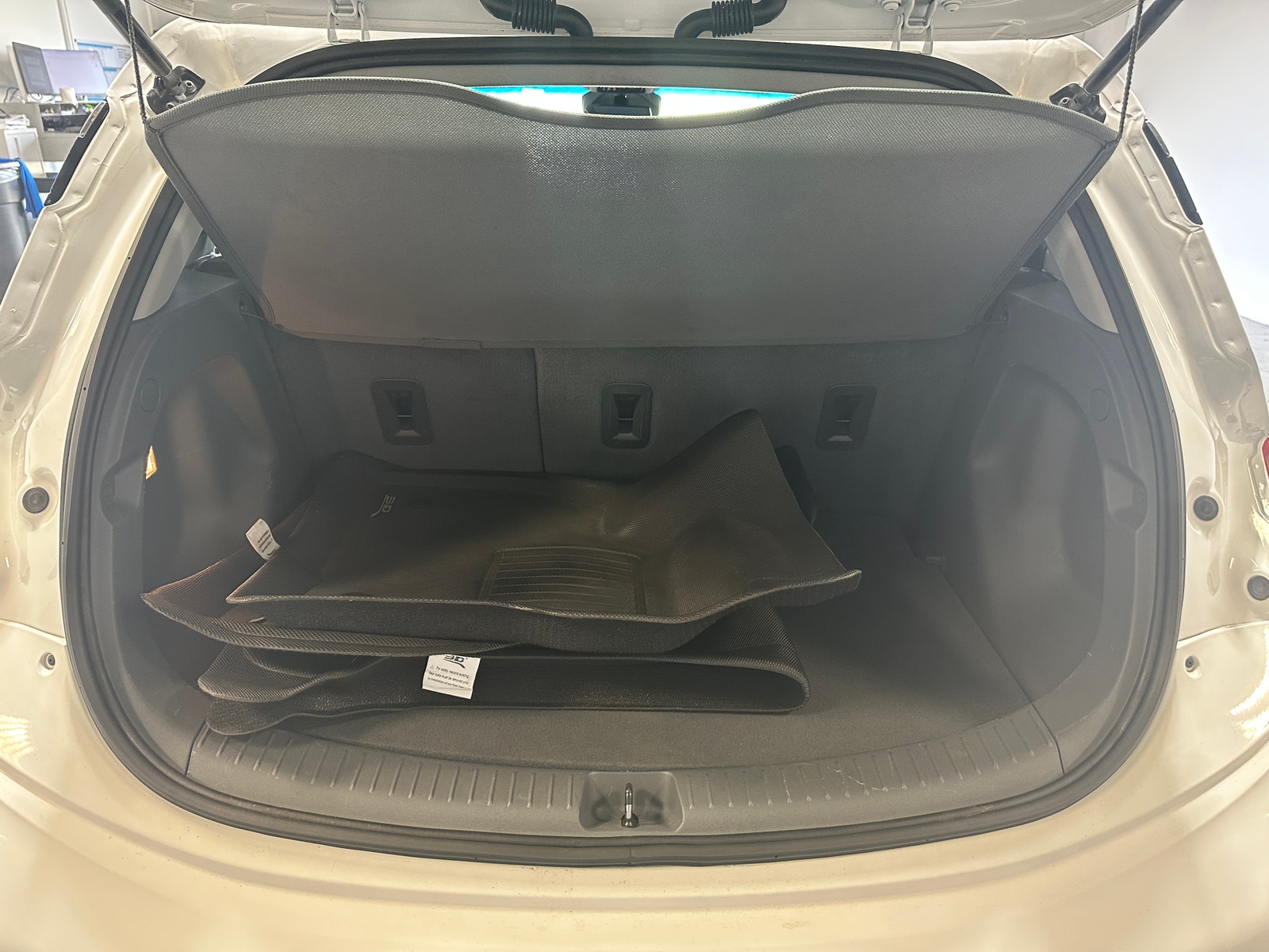 Thumbnail: 2017 Chevrolet Bolt EV - 6