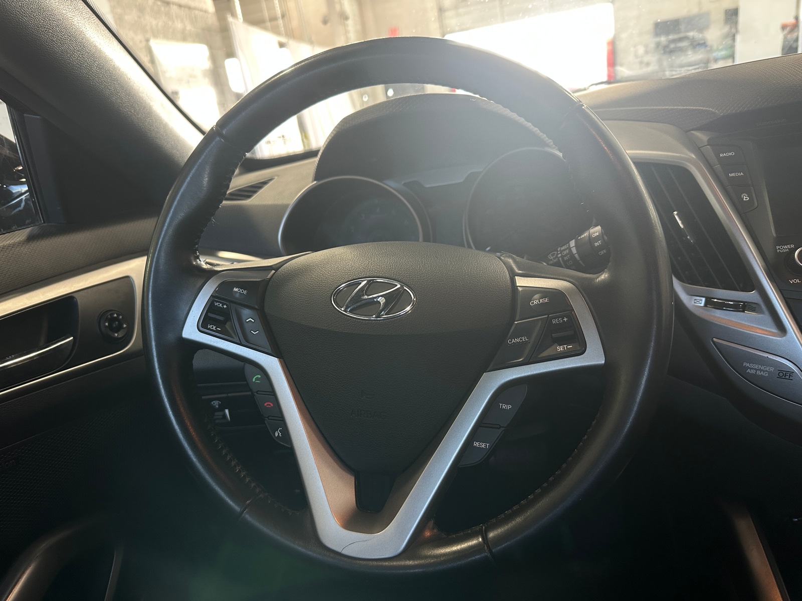 Thumbnail: 2017 Hyundai Veloster - 4