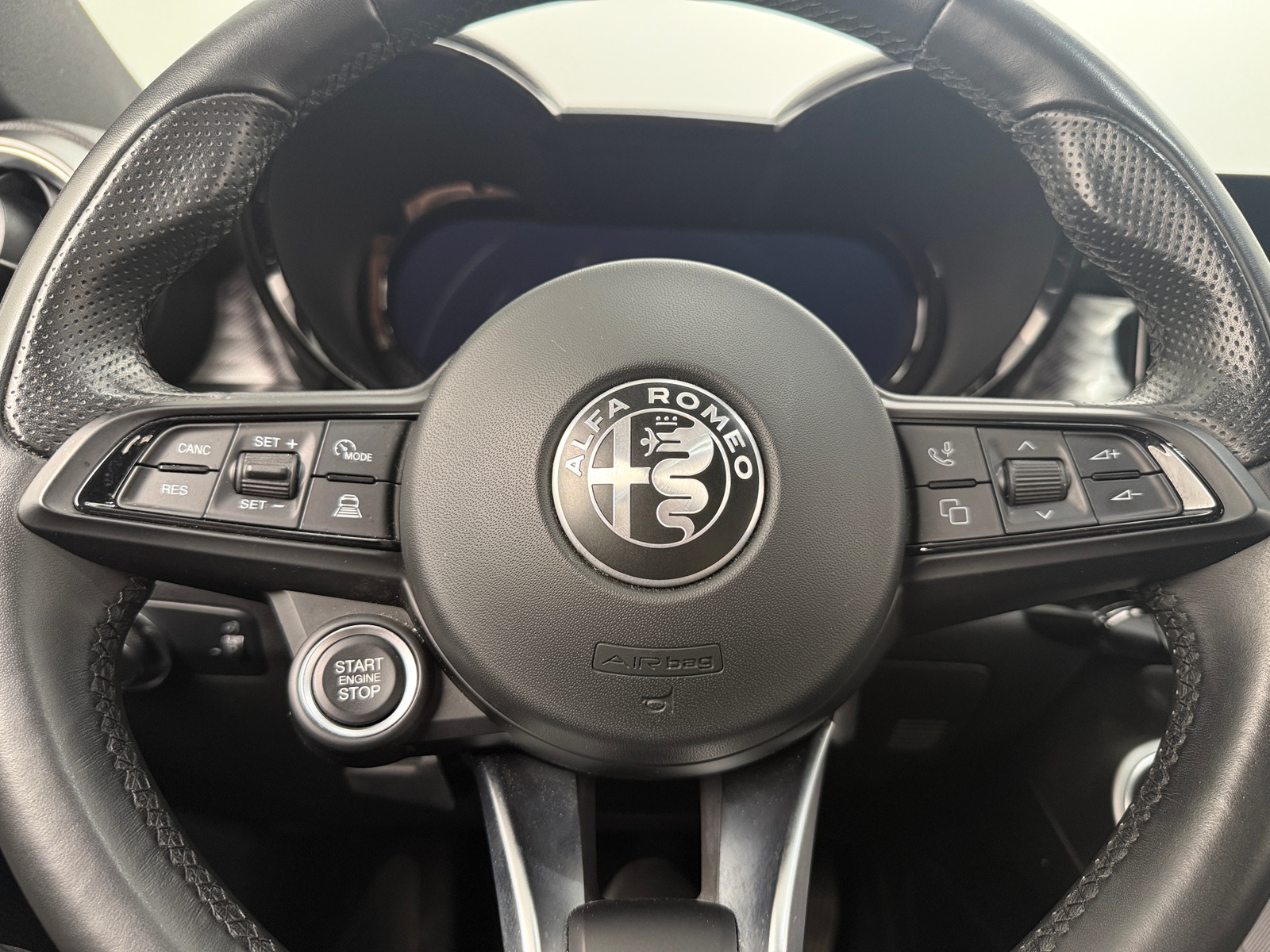 Thumbnail: 2024 Alfa Romeo Tonale - 4