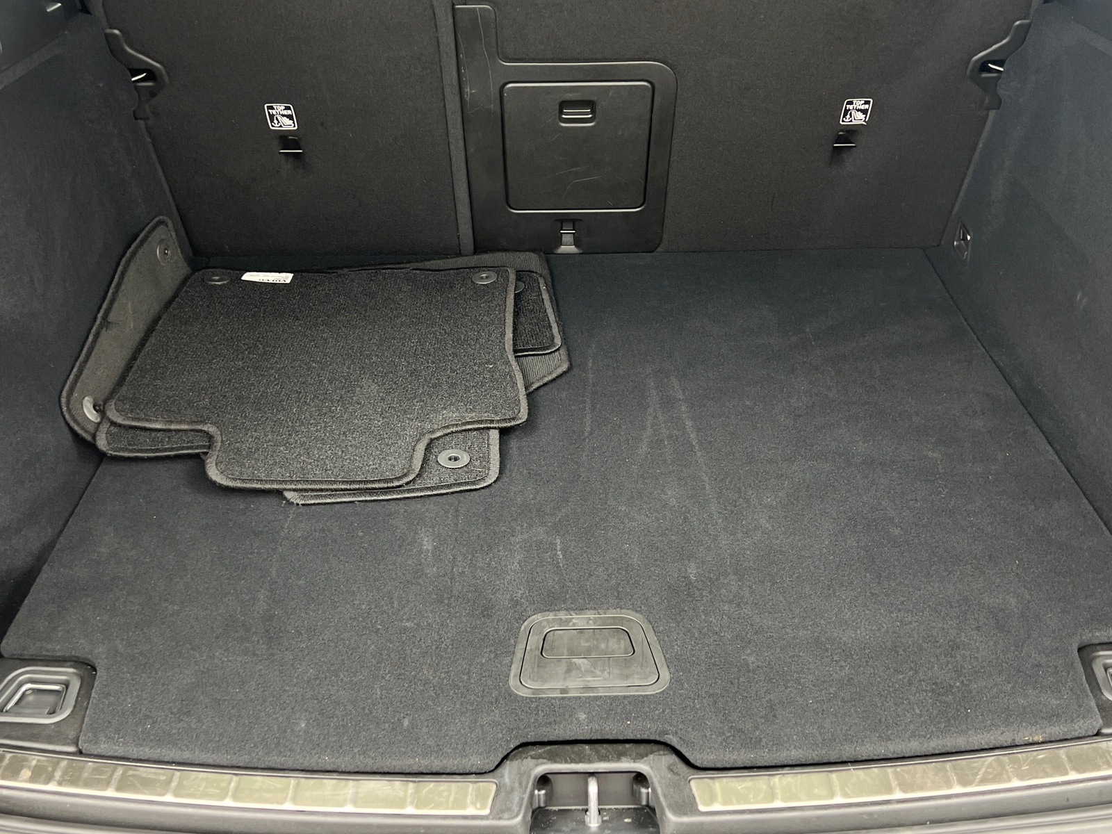 Thumbnail: 2025 Volvo XC60 - 6