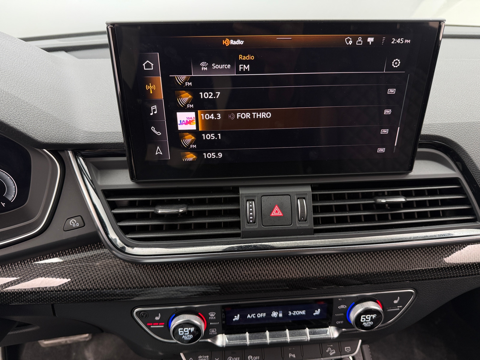 Thumbnail: 2023 Audi SQ5 - 3