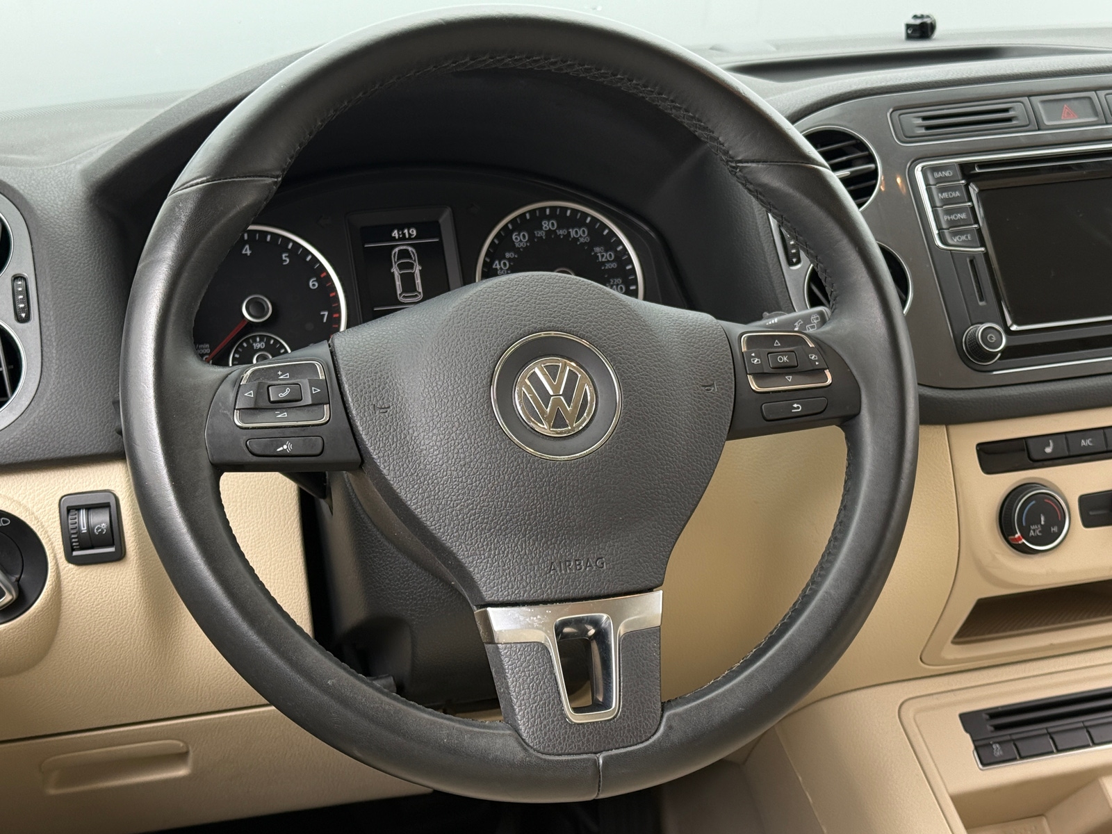 Thumbnail: 2017 Volkswagen Tiguan - 4