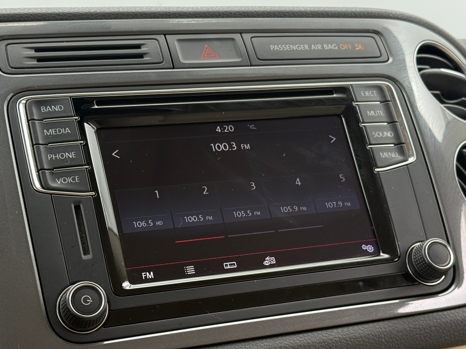 Thumbnail: 2017 Volkswagen Tiguan - 3