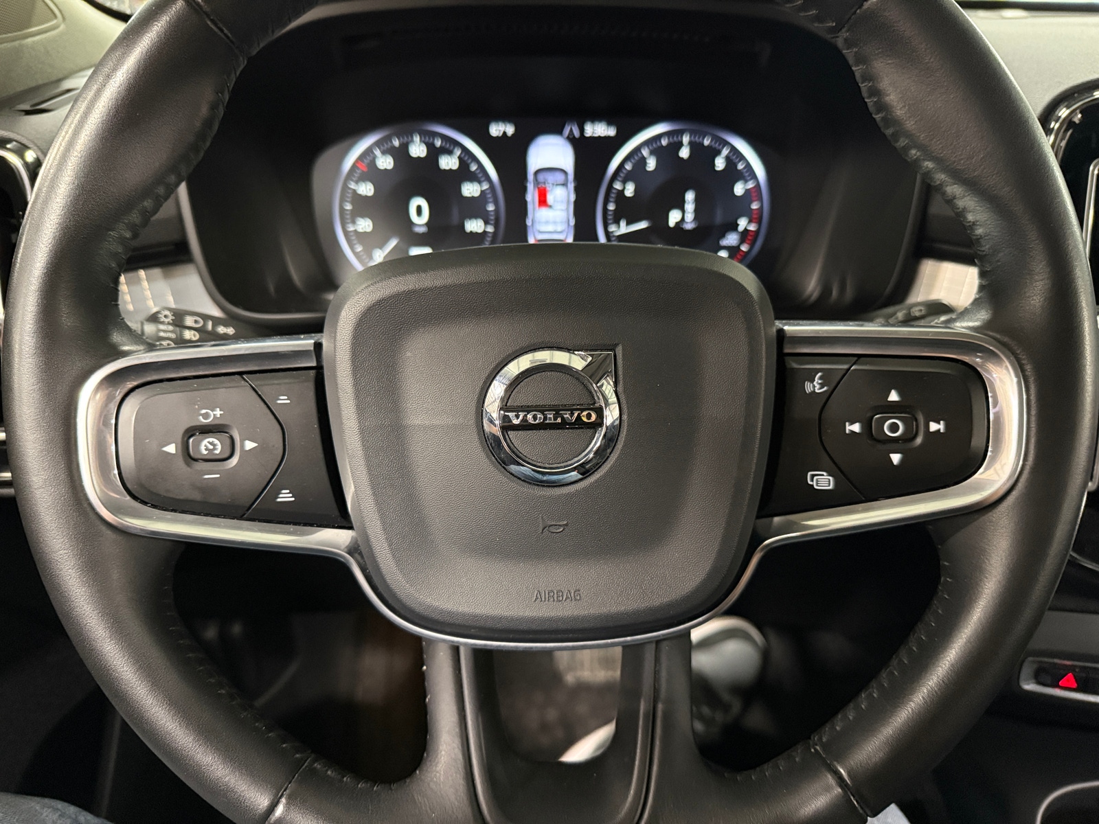 Thumbnail: 2019 Volvo XC40 - 4