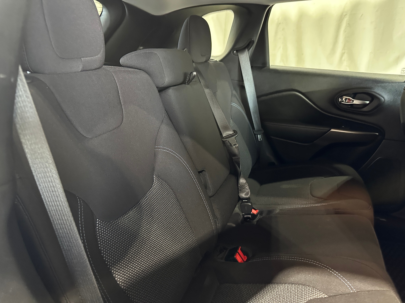 Thumbnail: 2020 Jeep Cherokee - 6