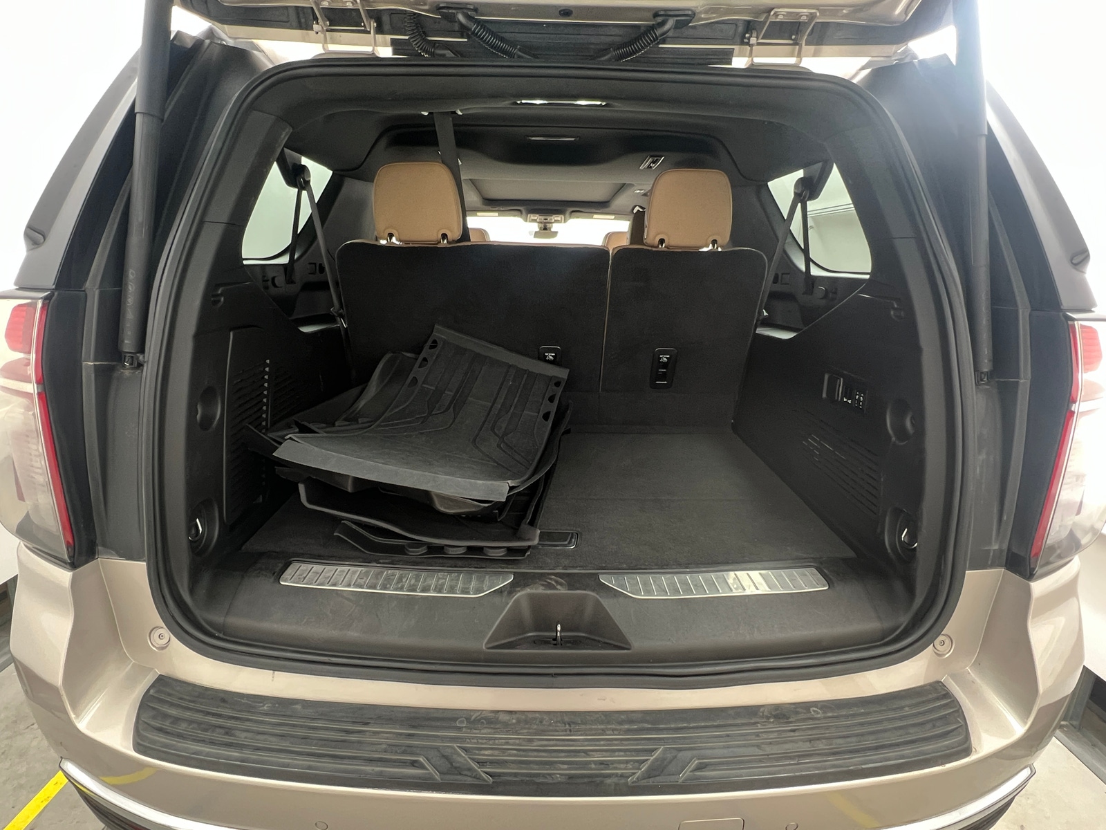 Thumbnail: 2021 Chevrolet Suburban - 6