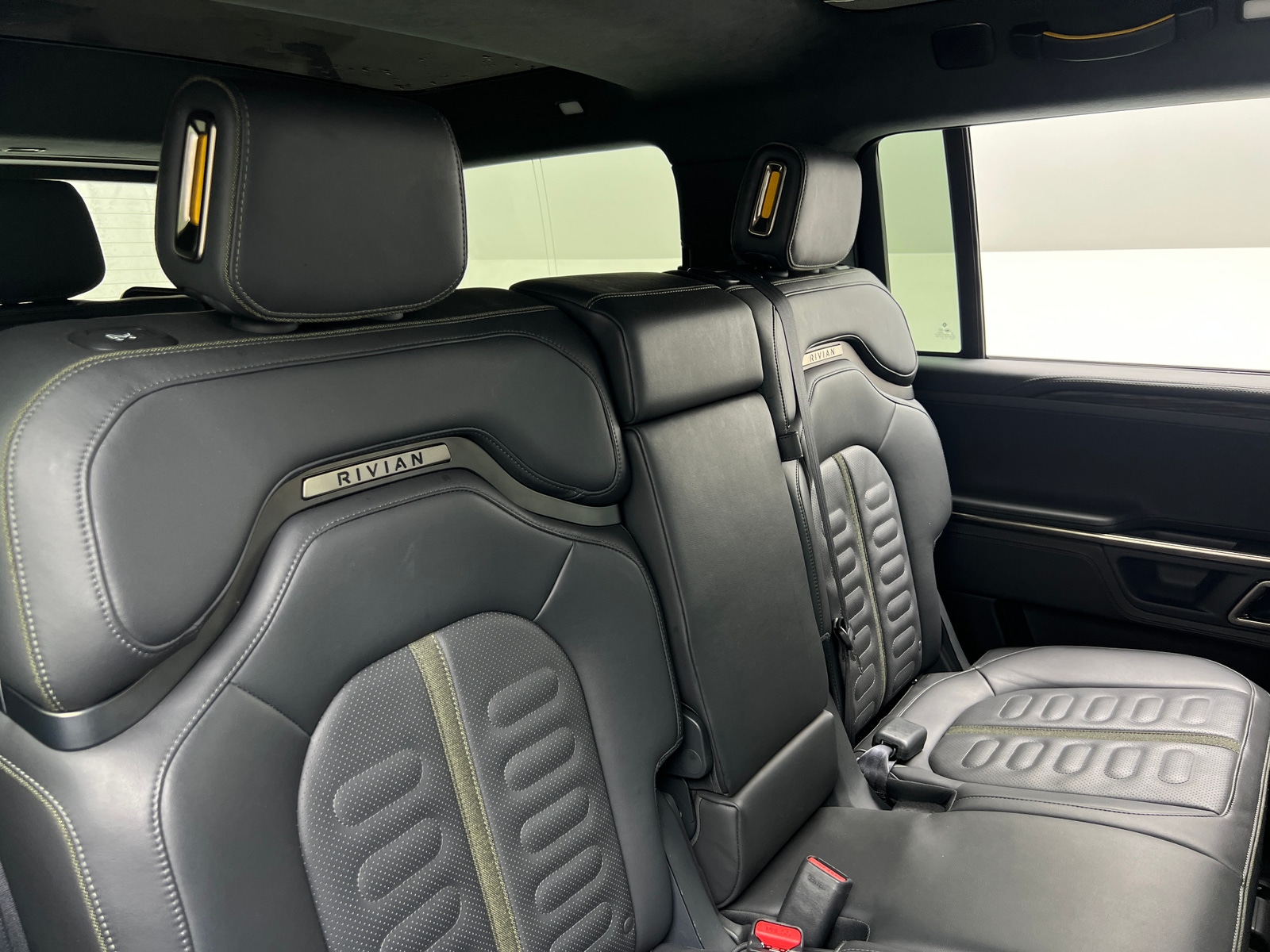 Thumbnail: 2022 Rivian R1S - 5