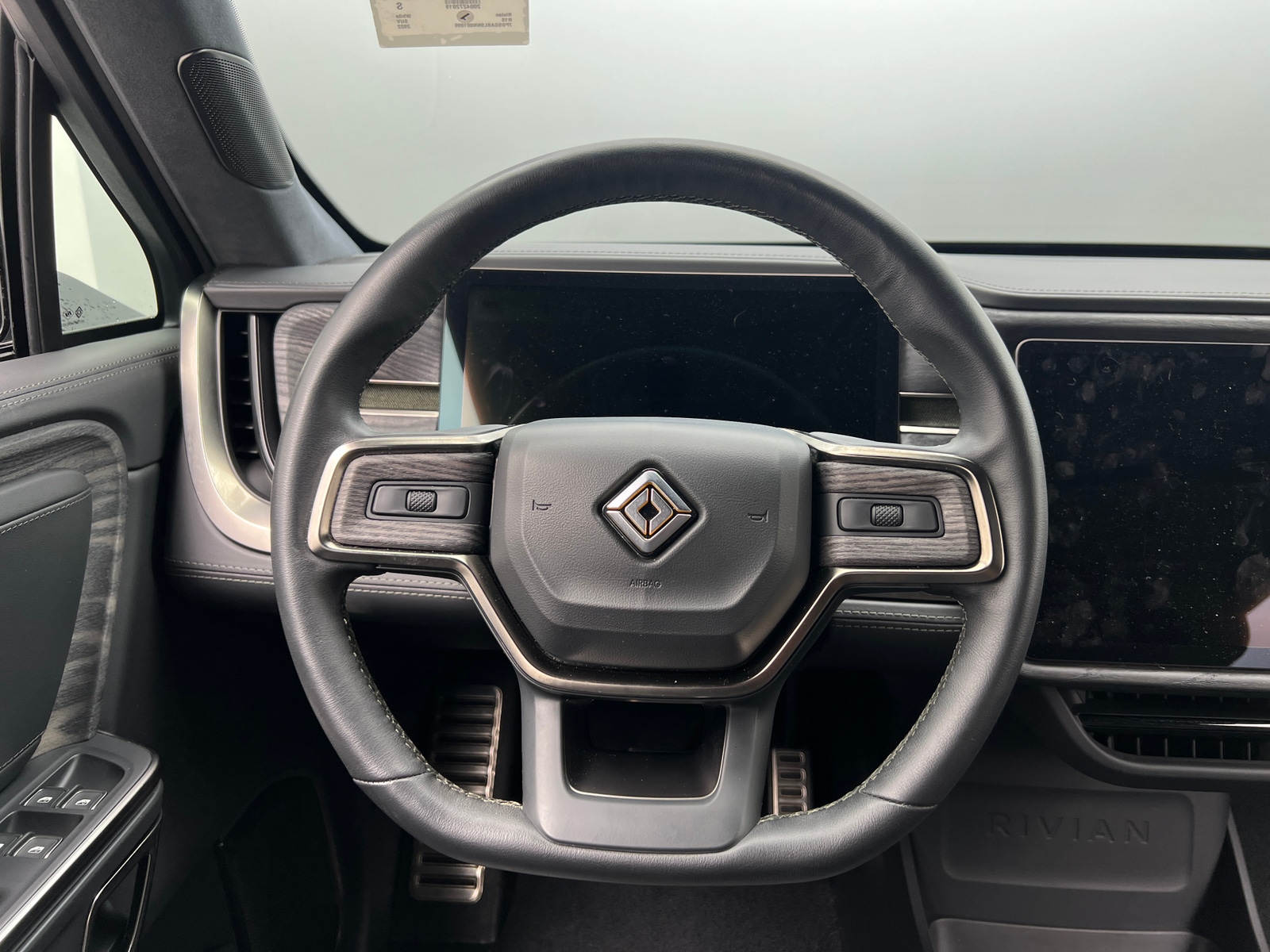 Thumbnail: 2022 Rivian R1S - 4