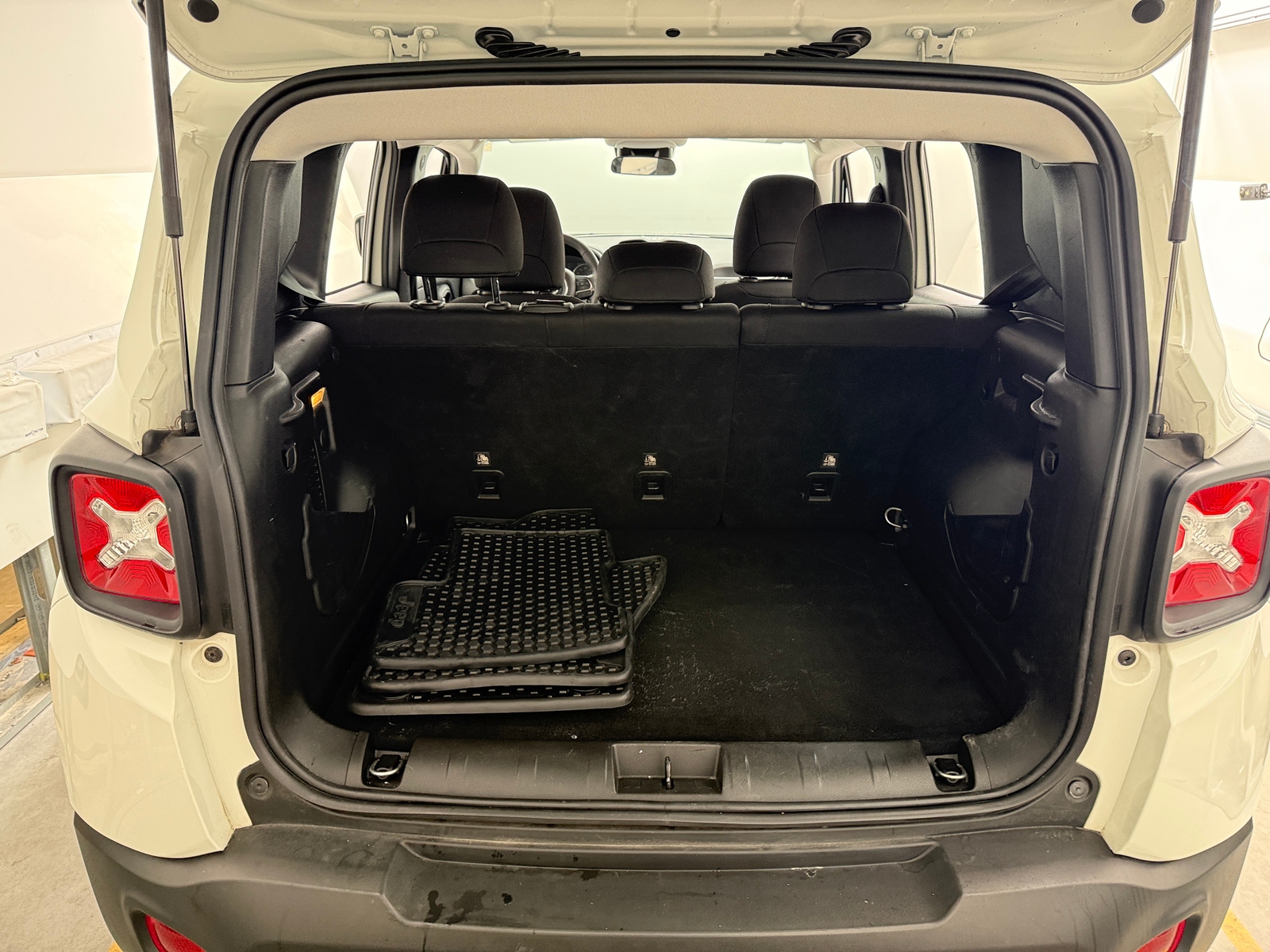 Thumbnail: 2022 Jeep Renegade - 7