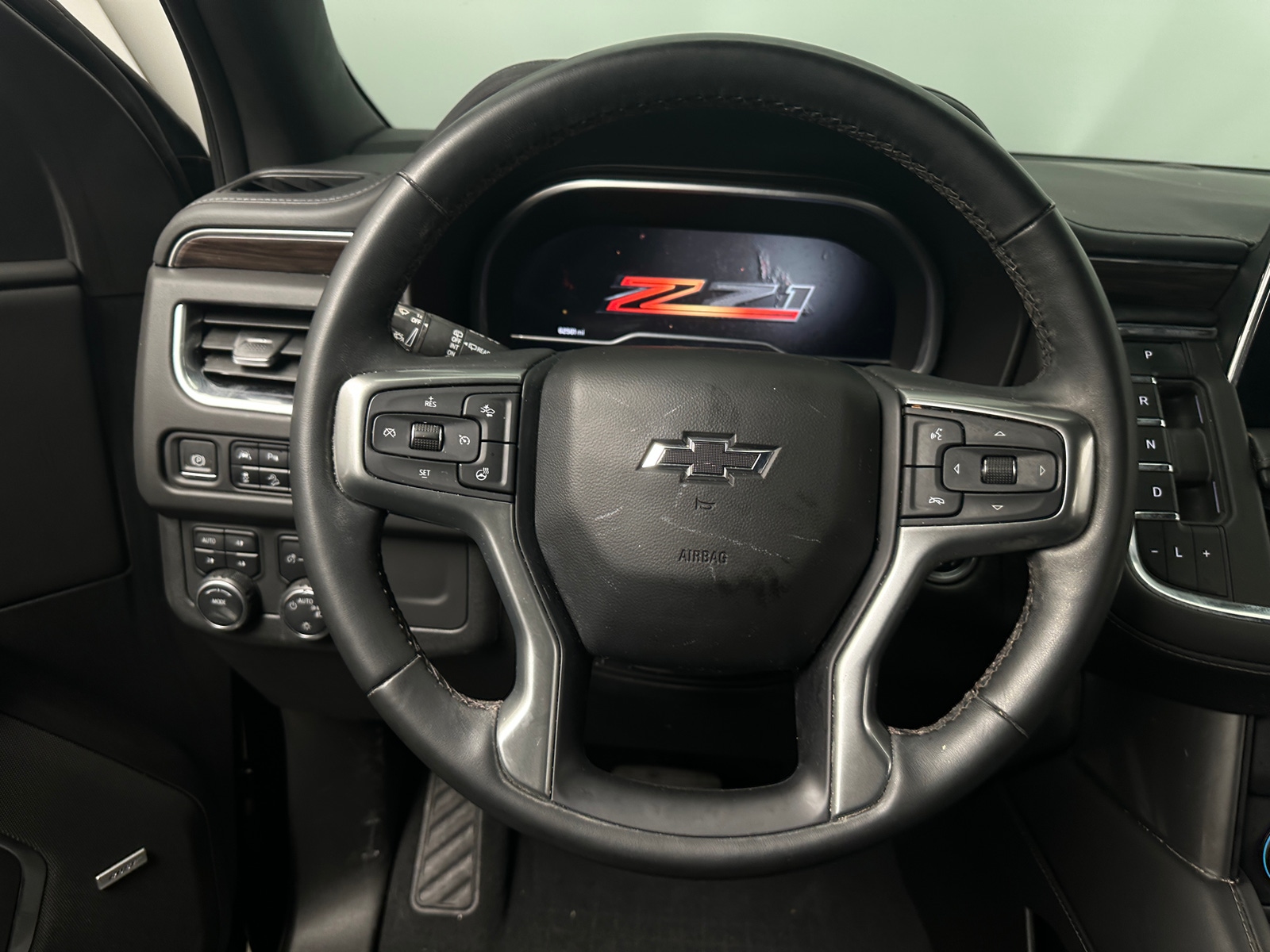 Thumbnail: 2023 Chevrolet Suburban - 4