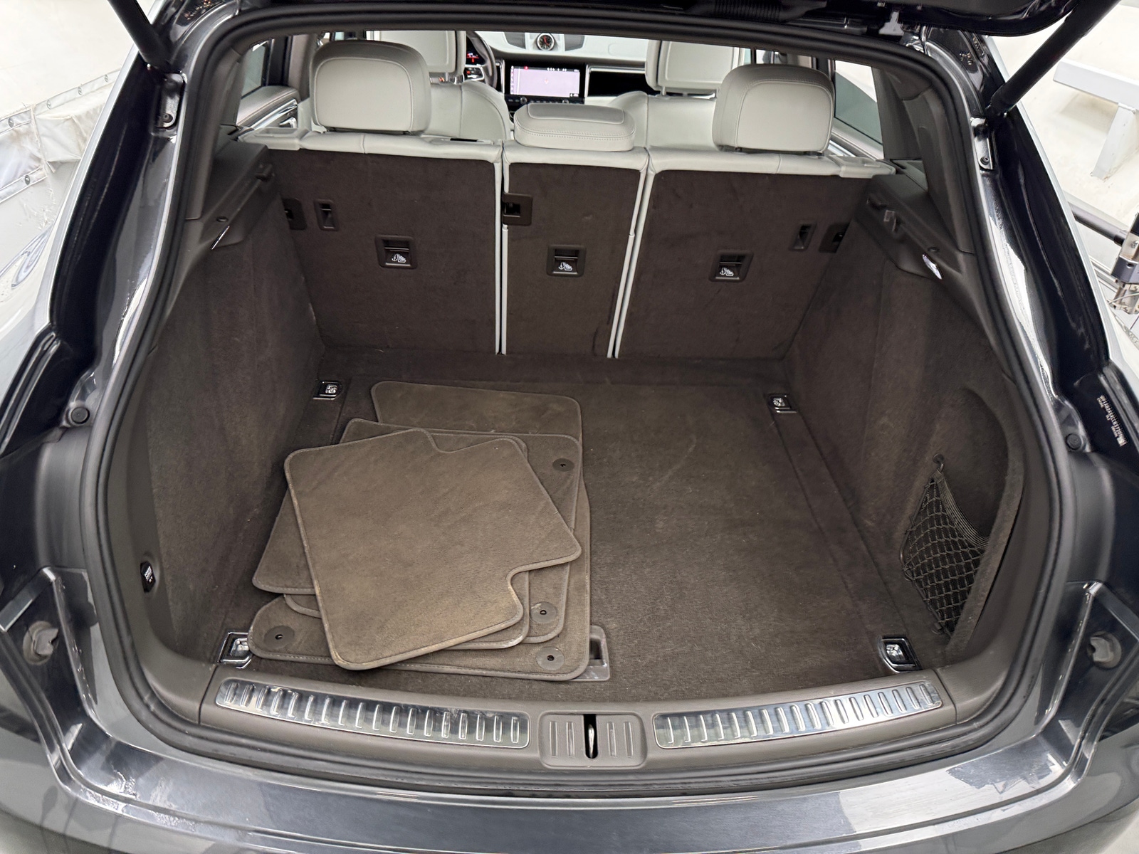 Thumbnail: 2020 Porsche Macan - 6