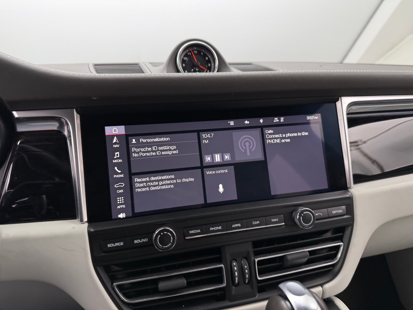 Thumbnail: 2020 Porsche Macan - 3