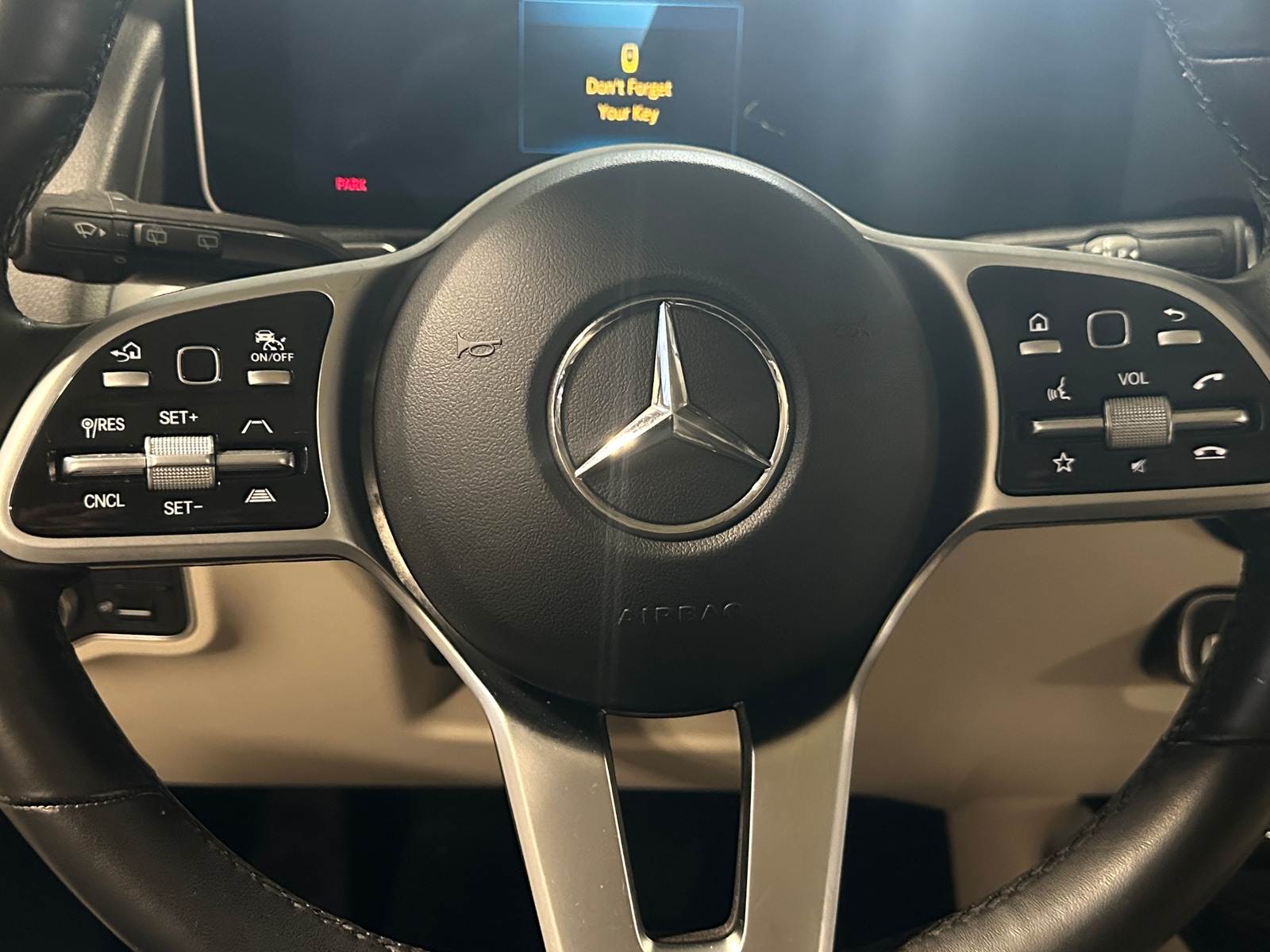 Thumbnail: 2021 Mercedes-Benz GLB - 4