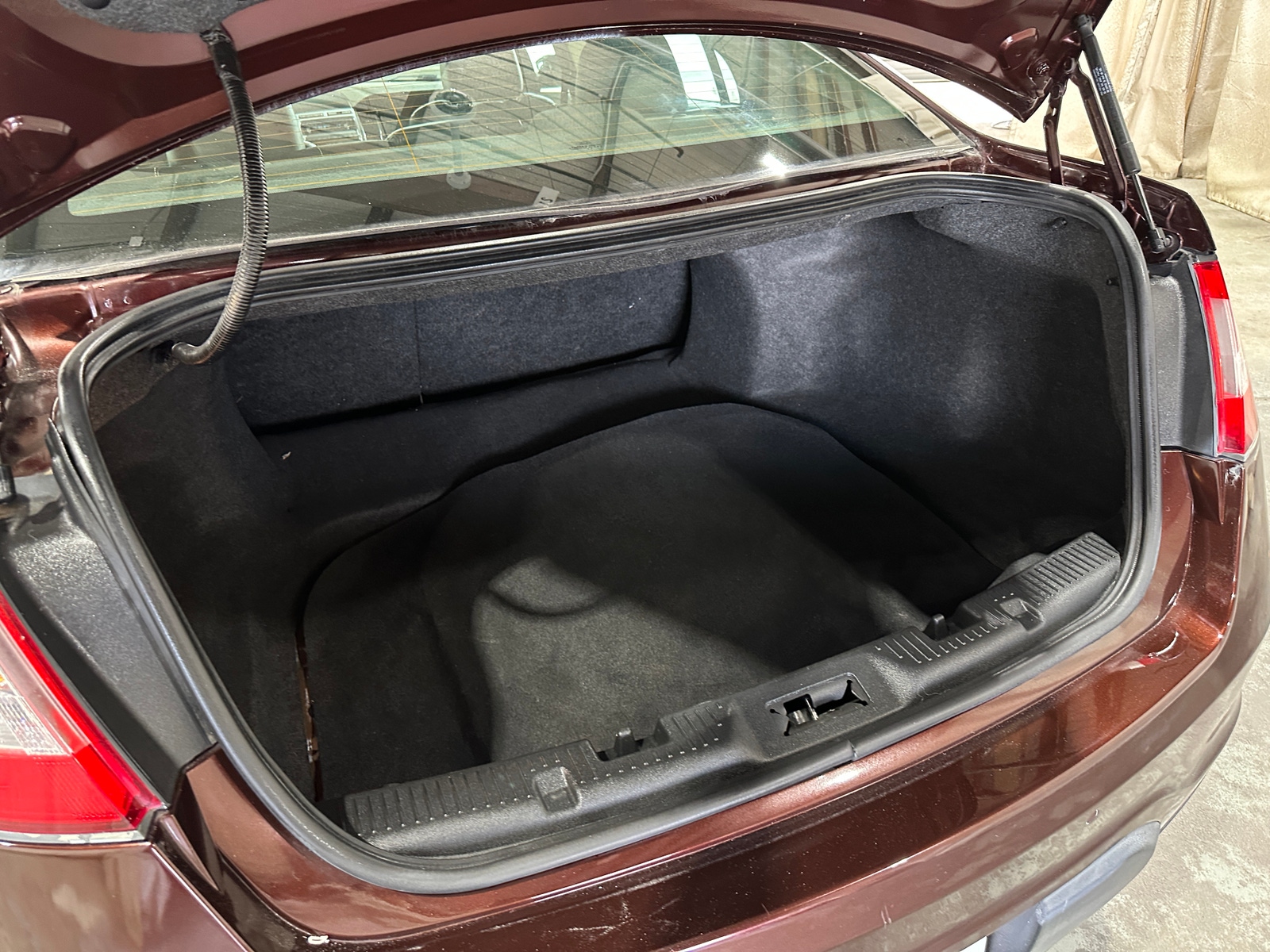 Thumbnail: 2010 Ford Taurus - 6