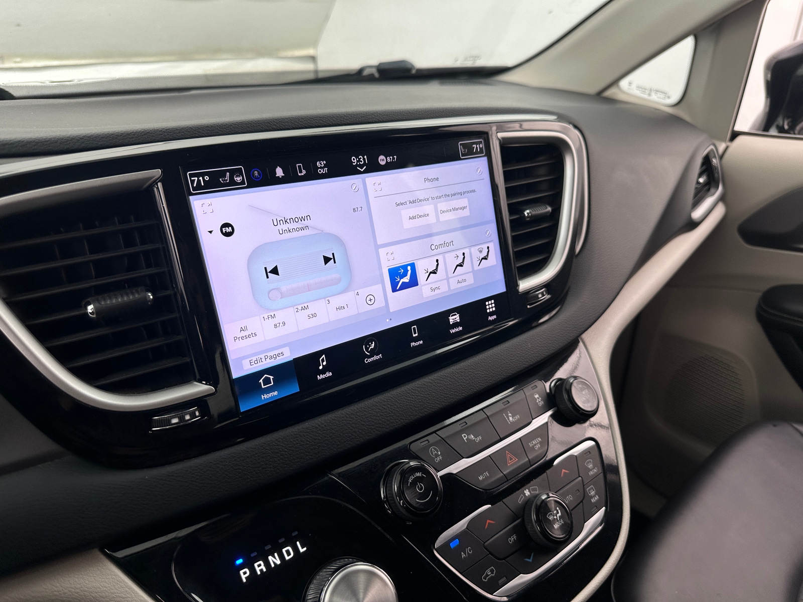 Thumbnail: 2024 Chrysler Pacifica - 3