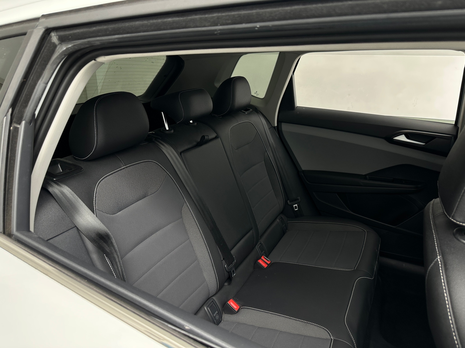 Thumbnail: 2023 Volkswagen Taos - 6