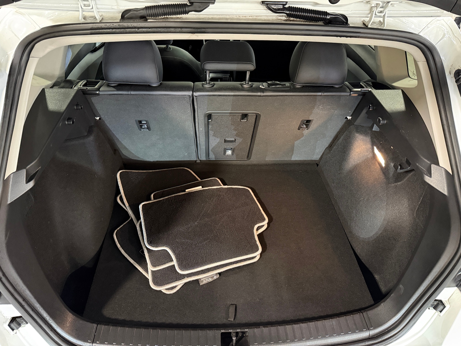 Thumbnail: 2023 Volkswagen Taos - 7