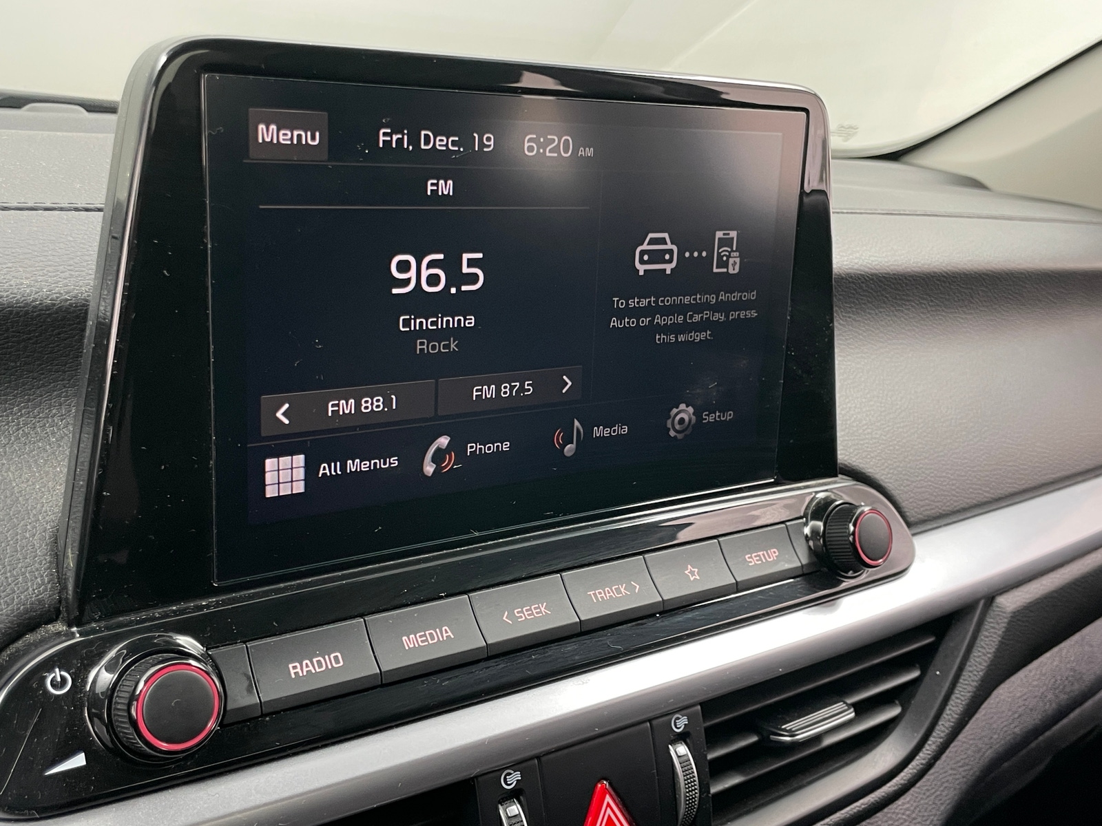 Thumbnail: 2023 Kia Forte - 4