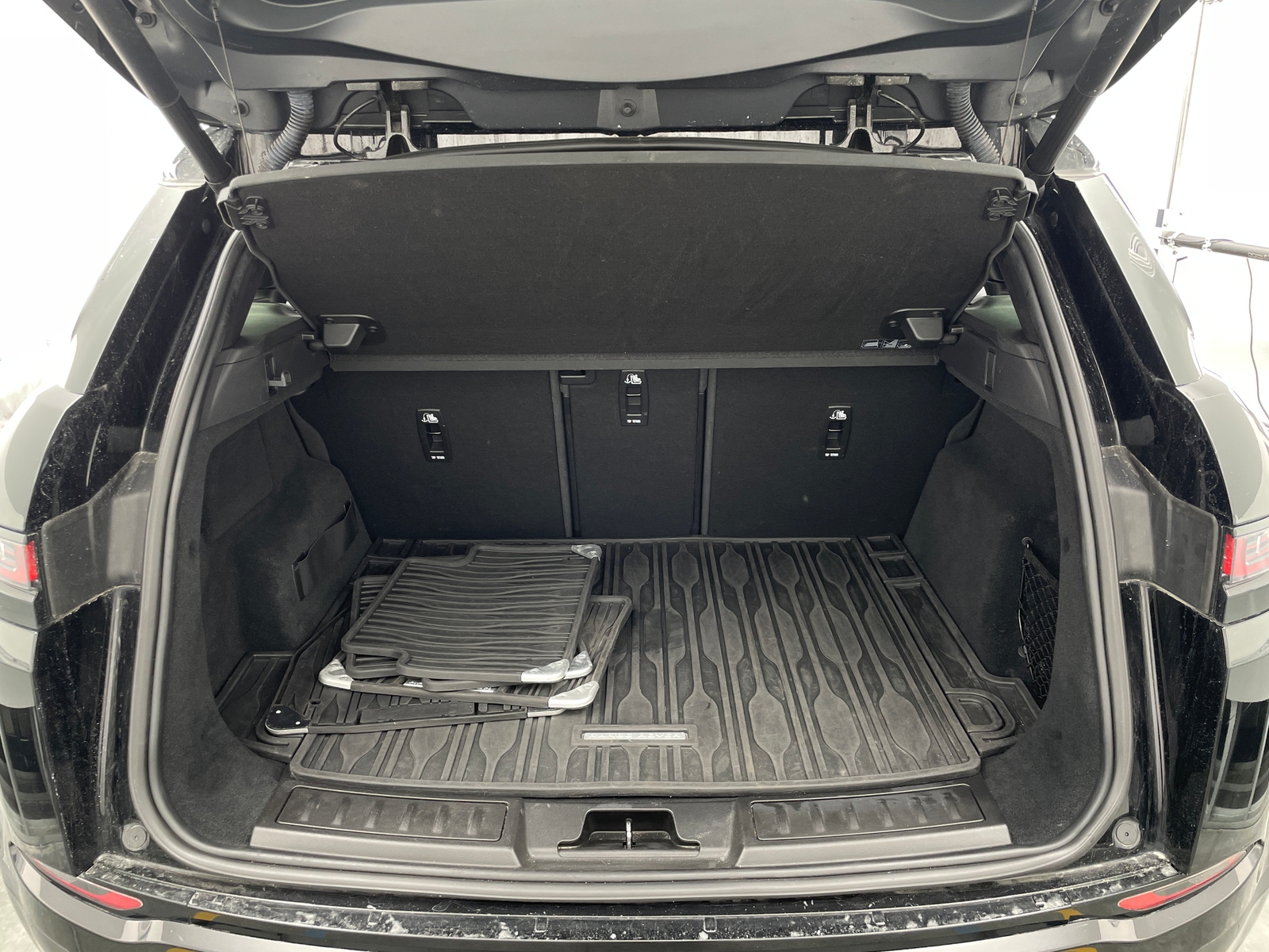 Thumbnail: 2020 Land Rover Range Rover Evoque - 6