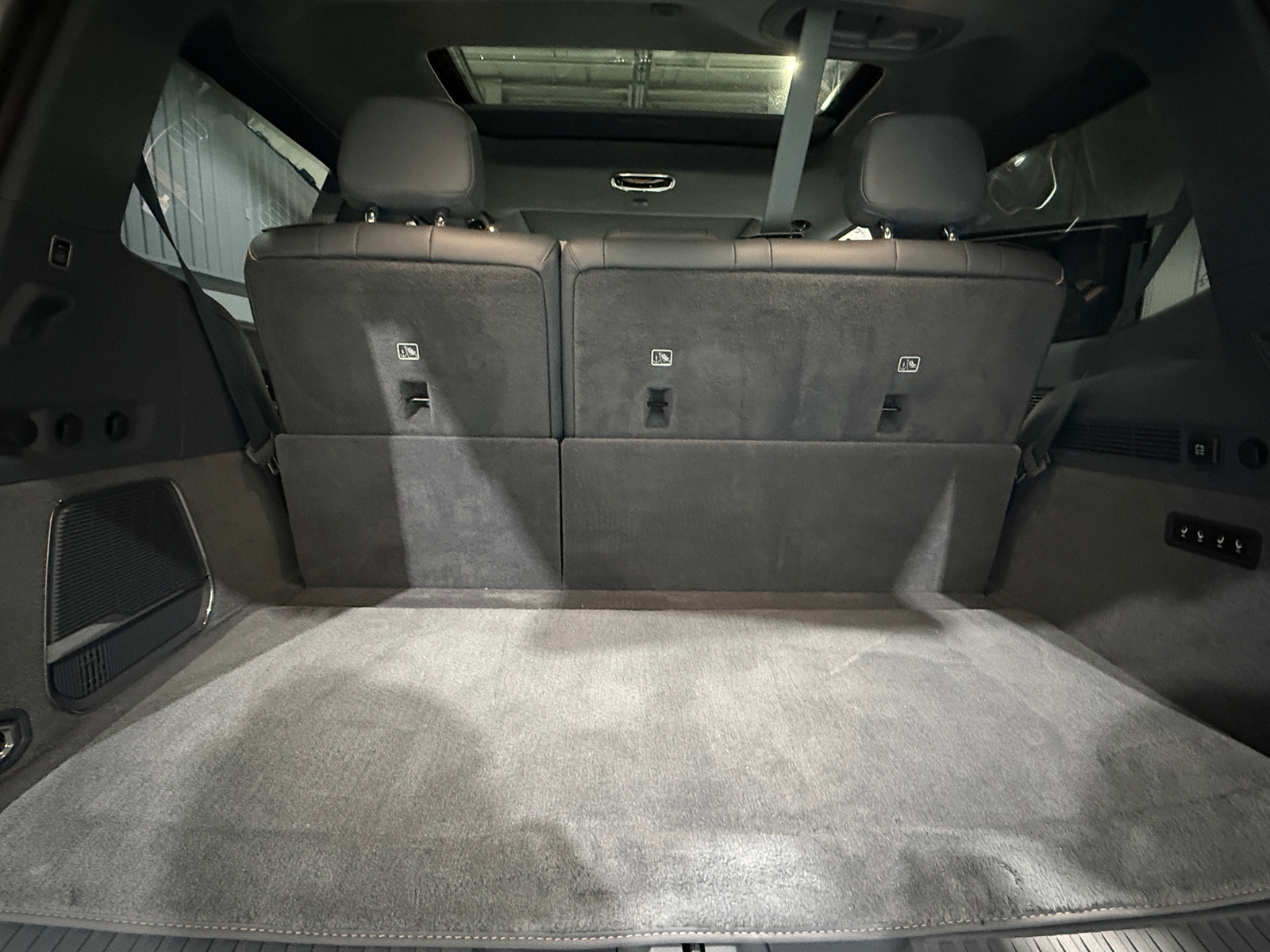 Thumbnail: 2022 Jeep Grand Wagoneer - 6