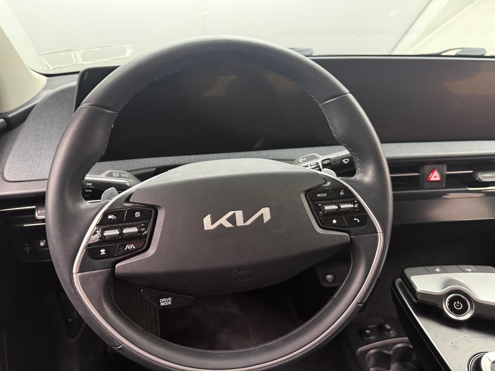Thumbnail: 2022 Kia EV6 - 4