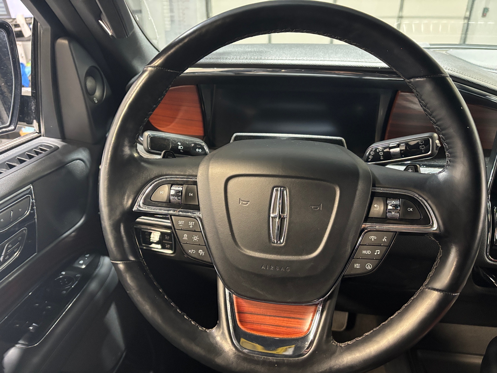 Thumbnail: 2024 Lincoln Navigator - 4