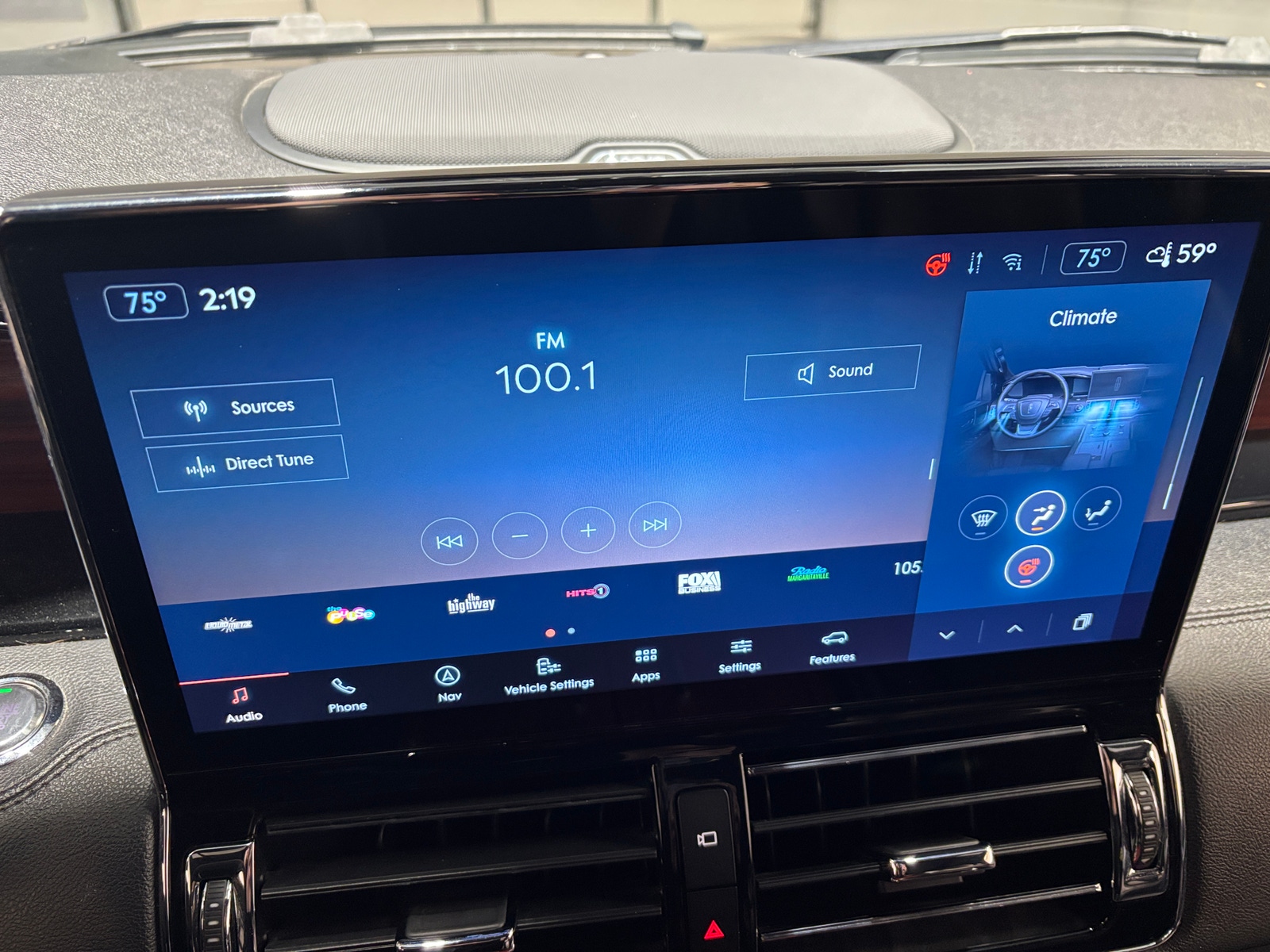 Thumbnail: 2024 Lincoln Navigator - 3