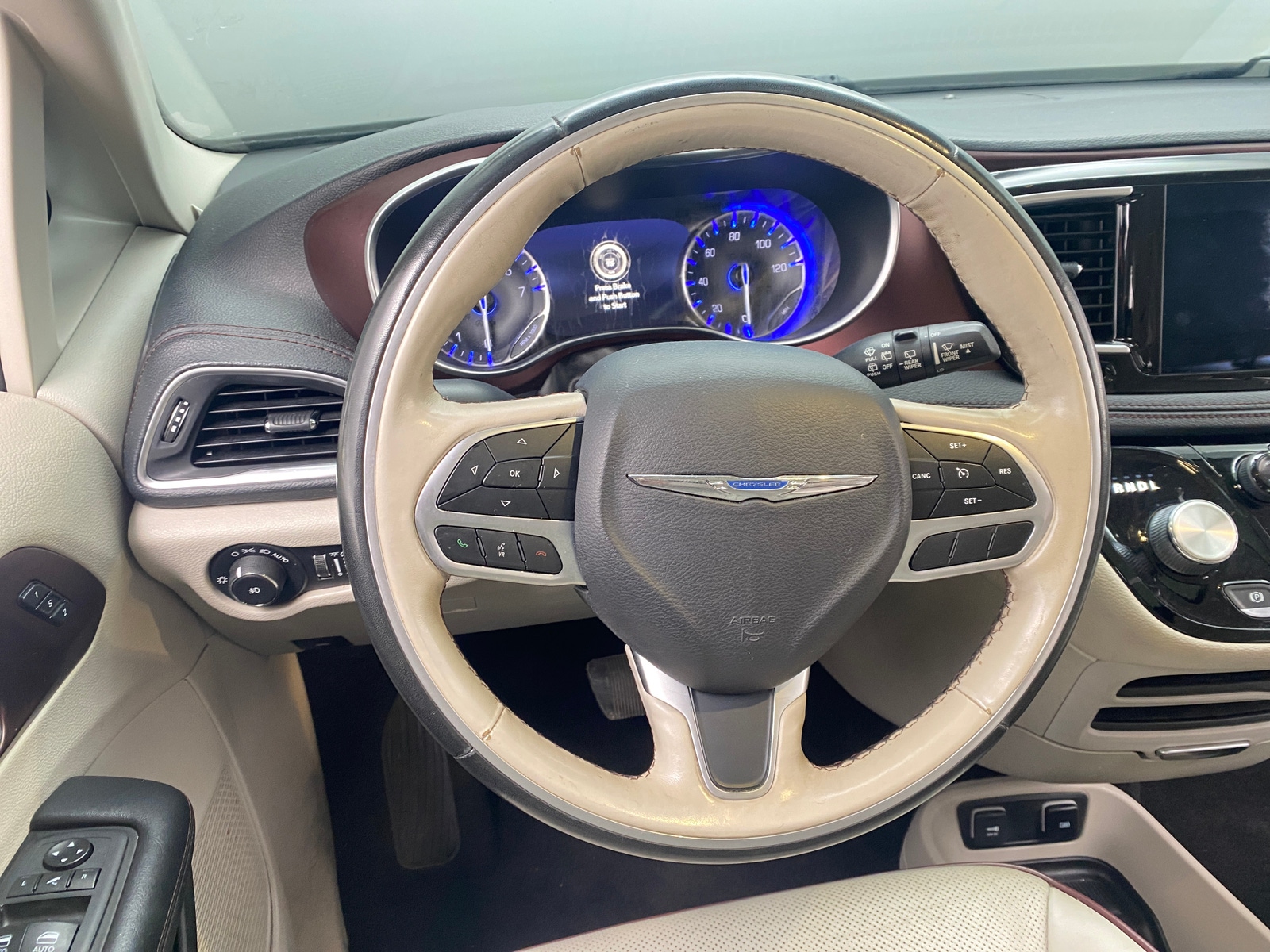 Thumbnail: 2019 Chrysler Pacifica - 4