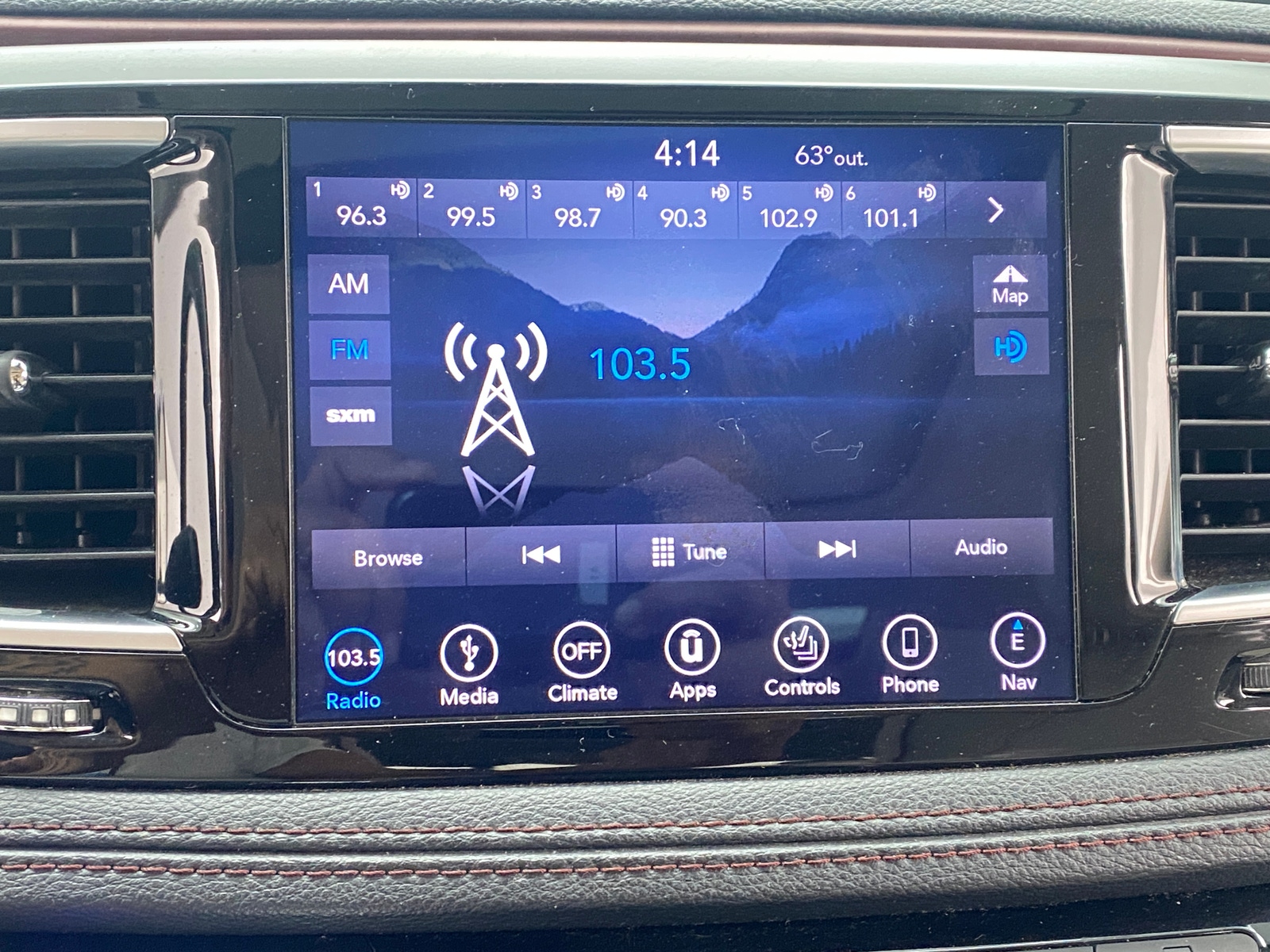 Thumbnail: 2019 Chrysler Pacifica - 3