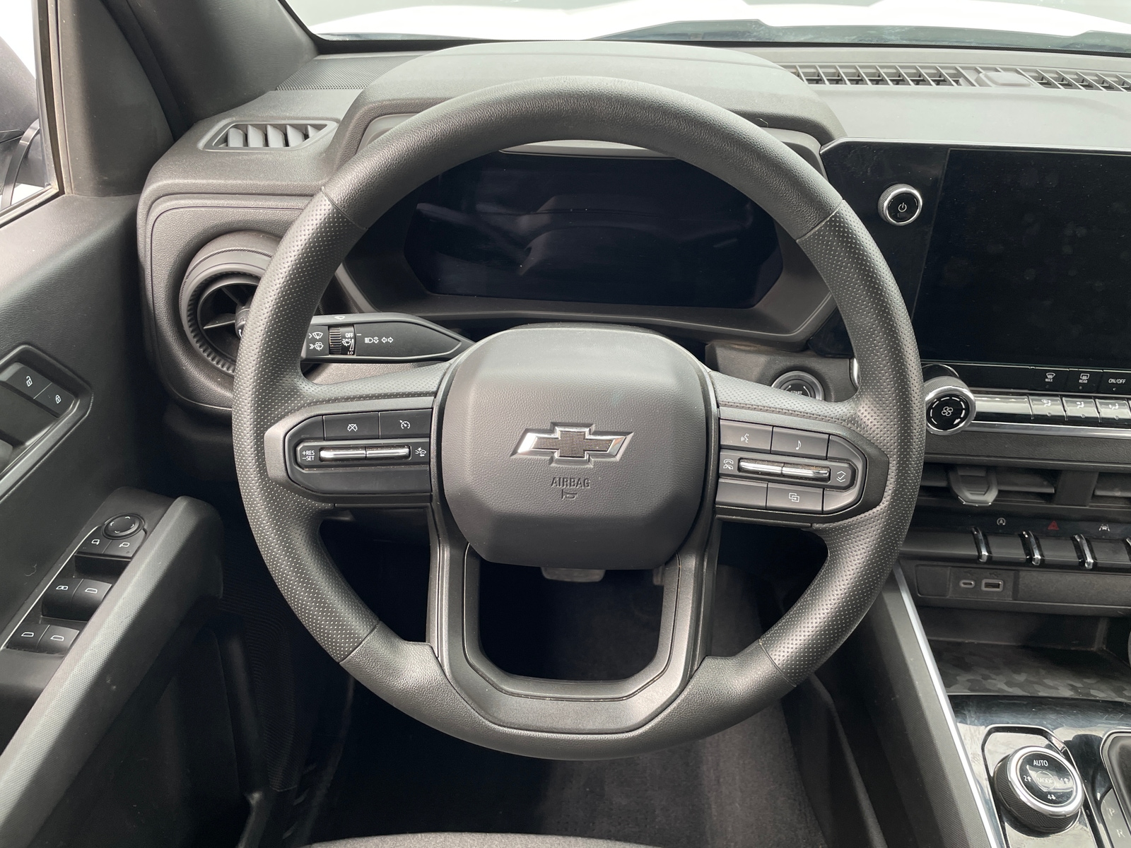 Thumbnail: 2023 Chevrolet Colorado - 5