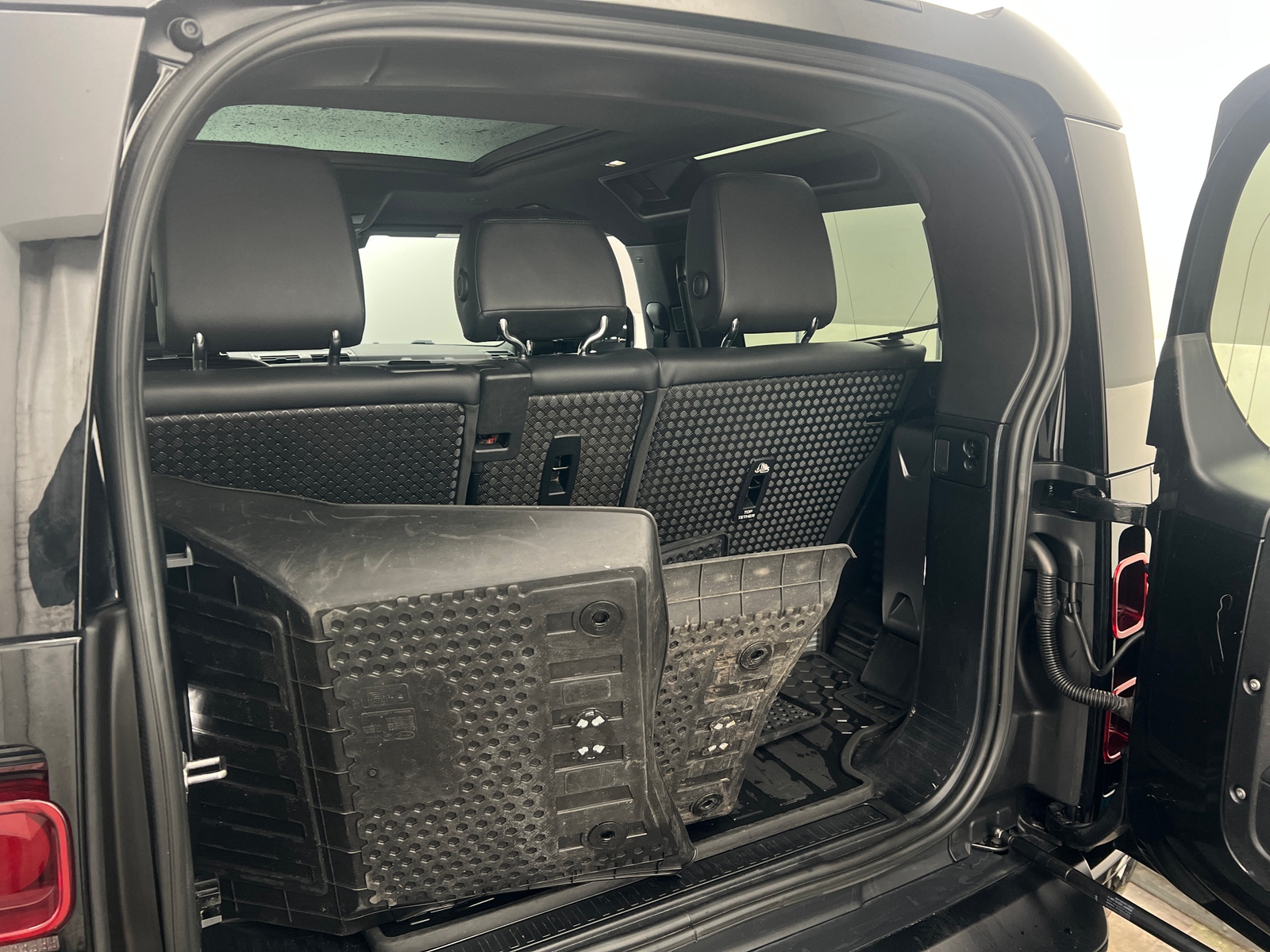 Thumbnail: 2023 Land Rover Defender - 6