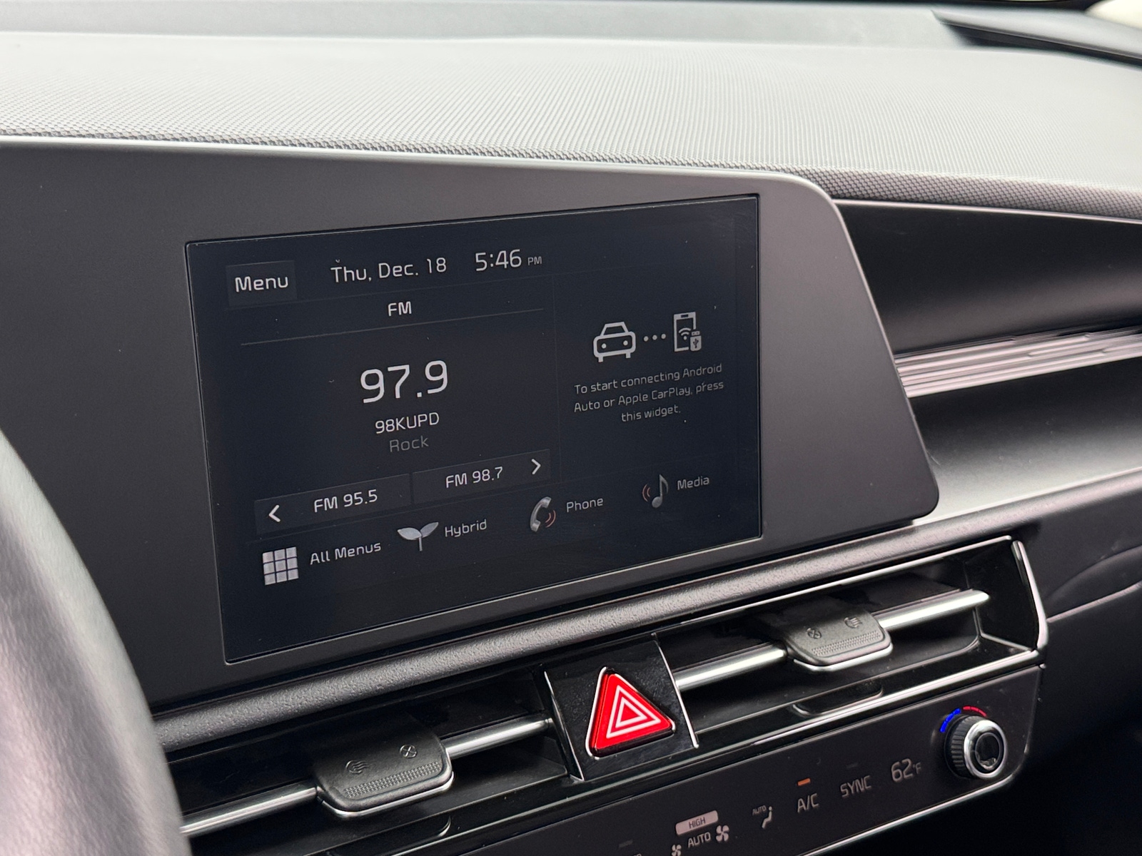 Thumbnail: 2024 Kia Niro - 4