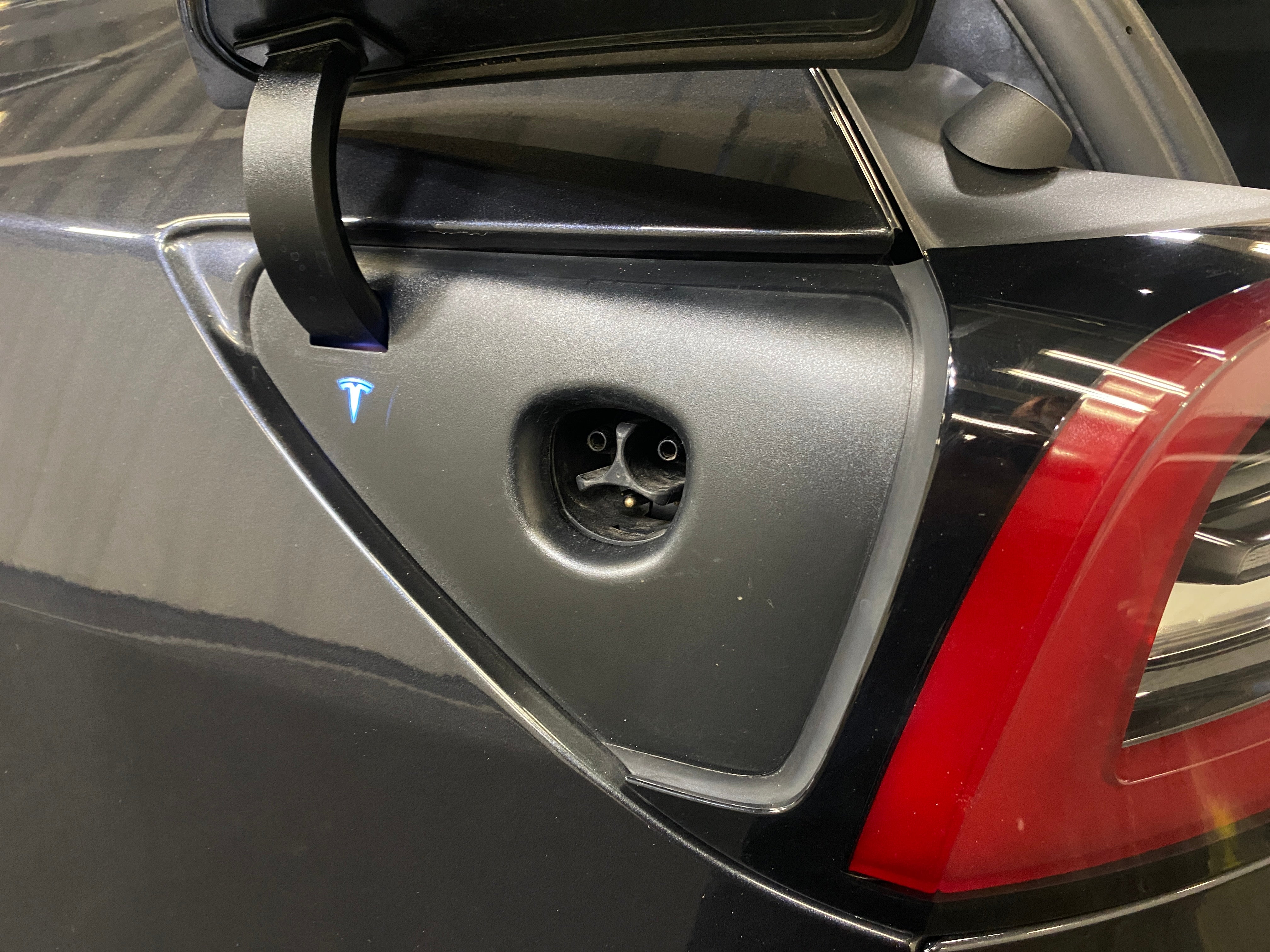 Used 2024 Tesla Model Y Long Range with VIN 7SAYGDEE2RA228395 for sale in Auburn, WA