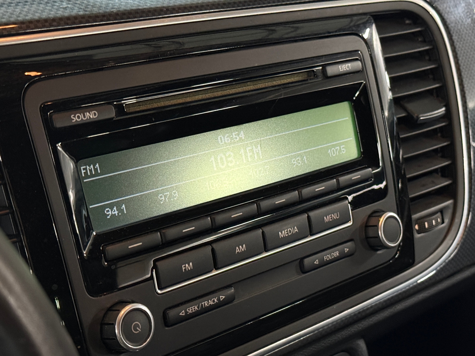 Thumbnail: 2013 Volkswagen Beetle - 4