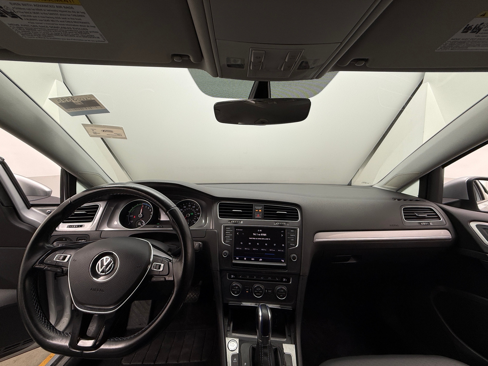 Thumbnail: 2016 Volkswagen e-Golf - 2