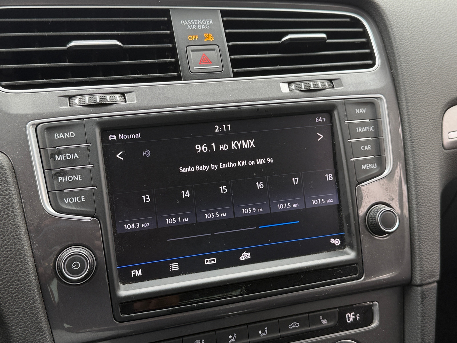 Thumbnail: 2016 Volkswagen e-Golf - 3