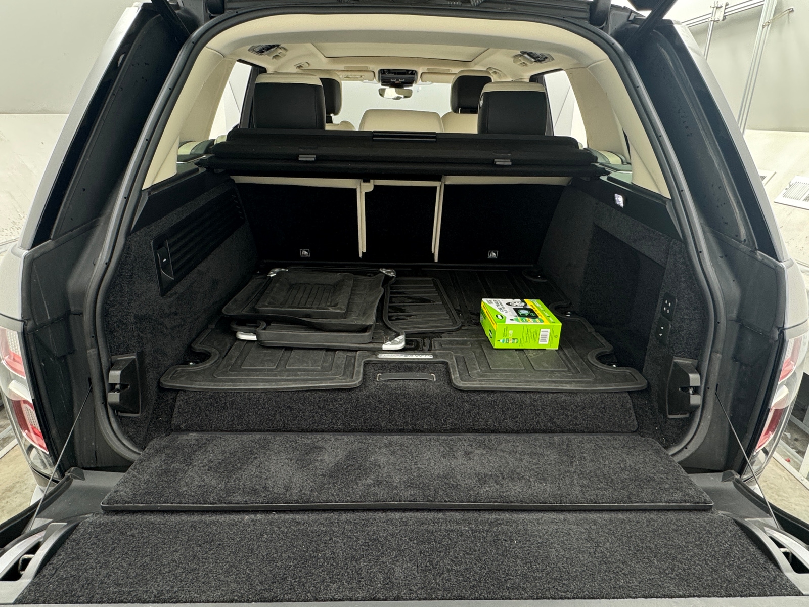 Thumbnail: 2021 Land Rover Range Rover - 6