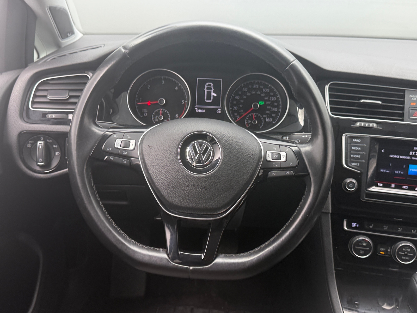 Thumbnail: 2015 Volkswagen e-Golf - 4